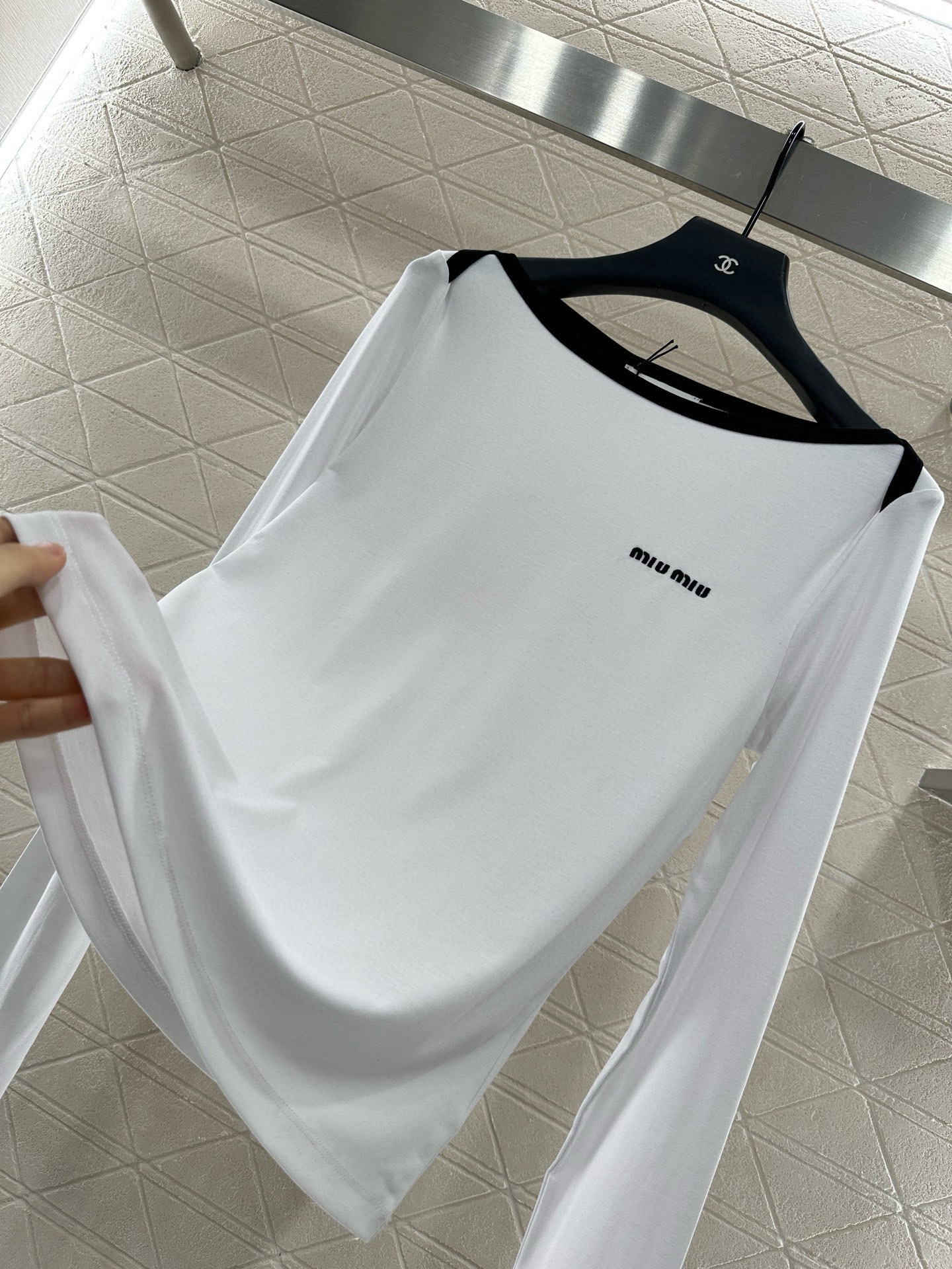 [TOP] Miu Miu Long Sleeve Bottoming Shirt - White