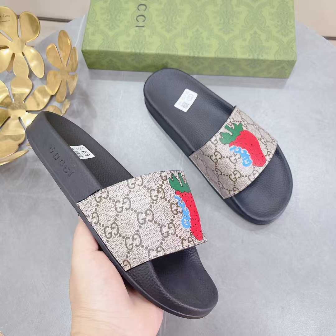 [TOP] GUCCI Strawberry Slide-  Black