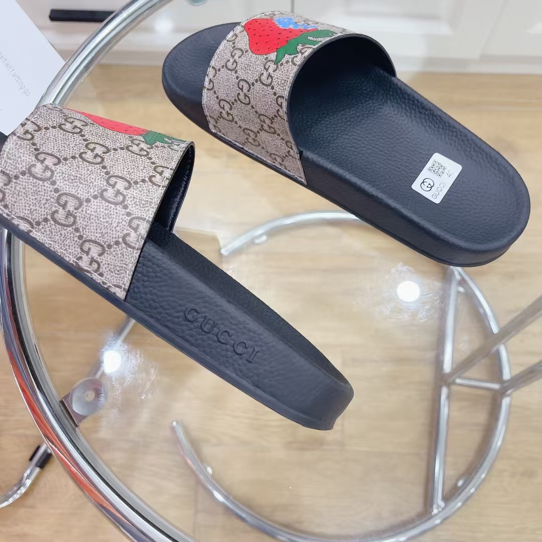 [TOP] GUCCI Strawberry Slide-  Black