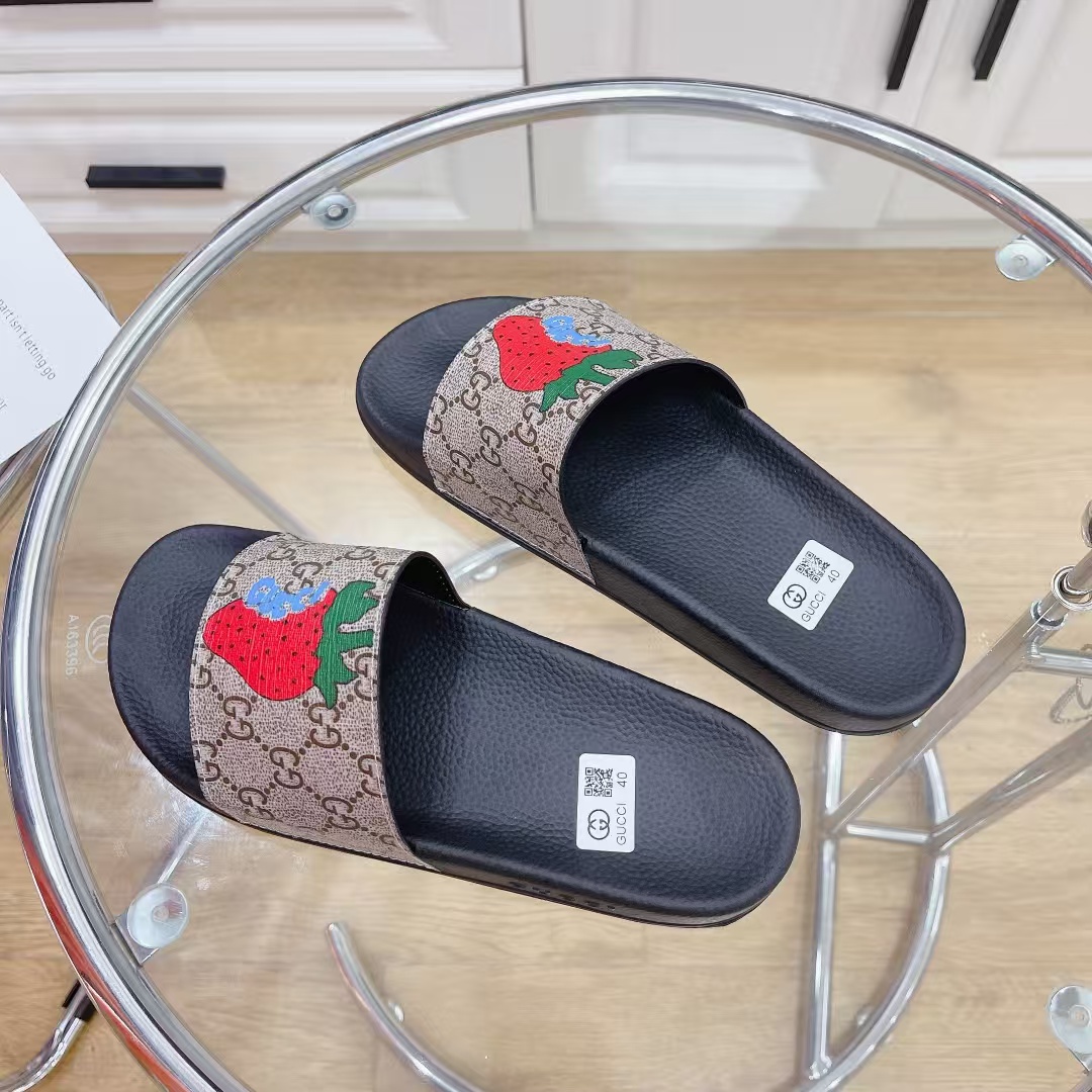 [TOP] GUCCI Strawberry Slide-  Black