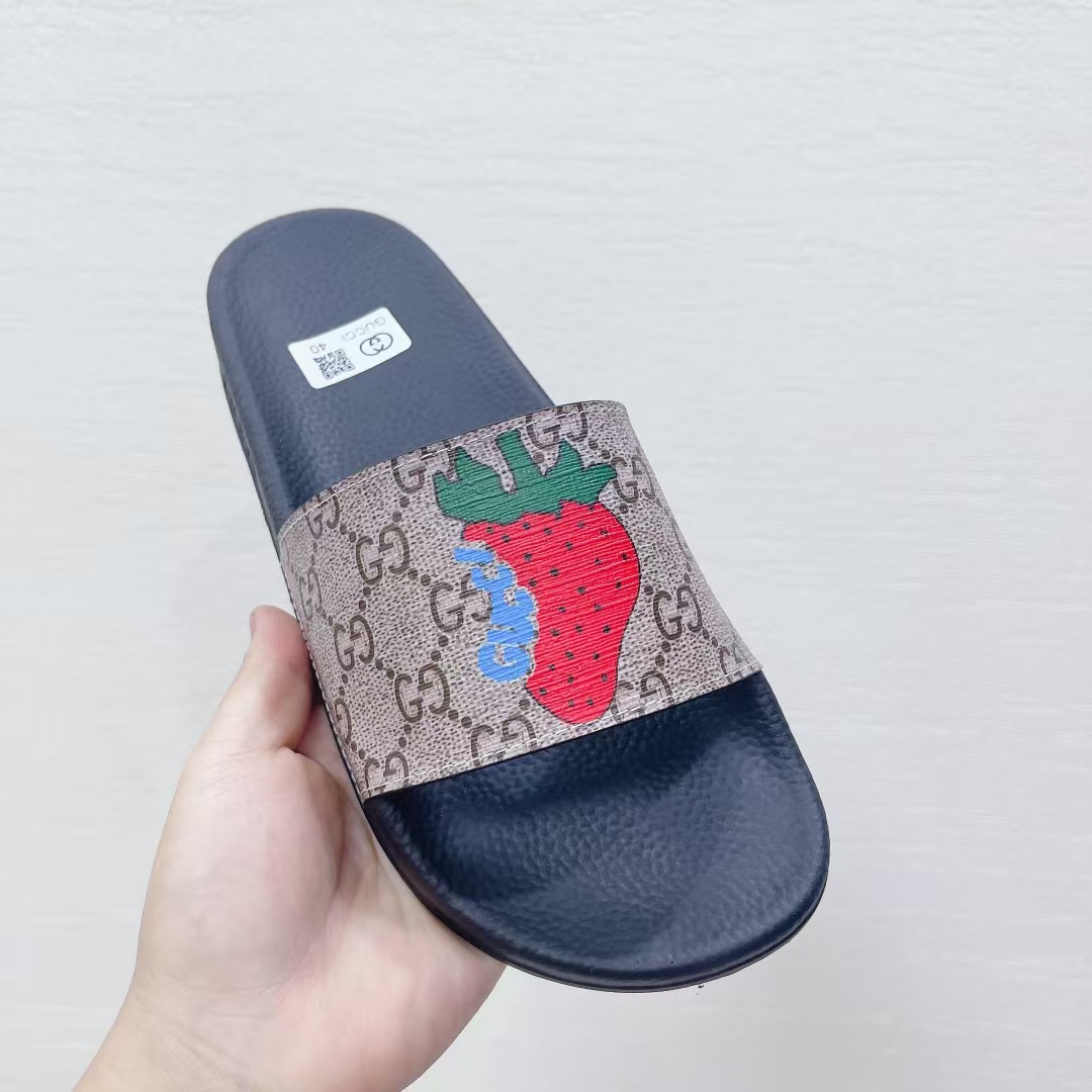 [TOP] GUCCI Strawberry Slide-  Black