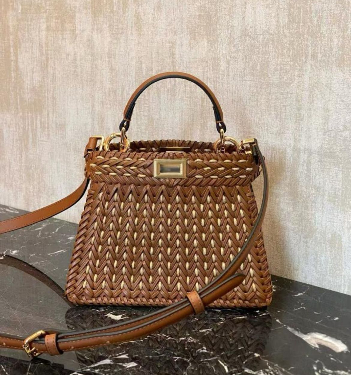 [TOP] FENDI Peekaboo ISeeU Bag 20x11x15.5cm - Brown