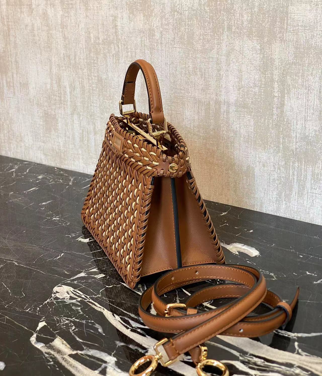 [TOP] FENDI Peekaboo ISeeU Bag 20x11x15.5cm - Brown