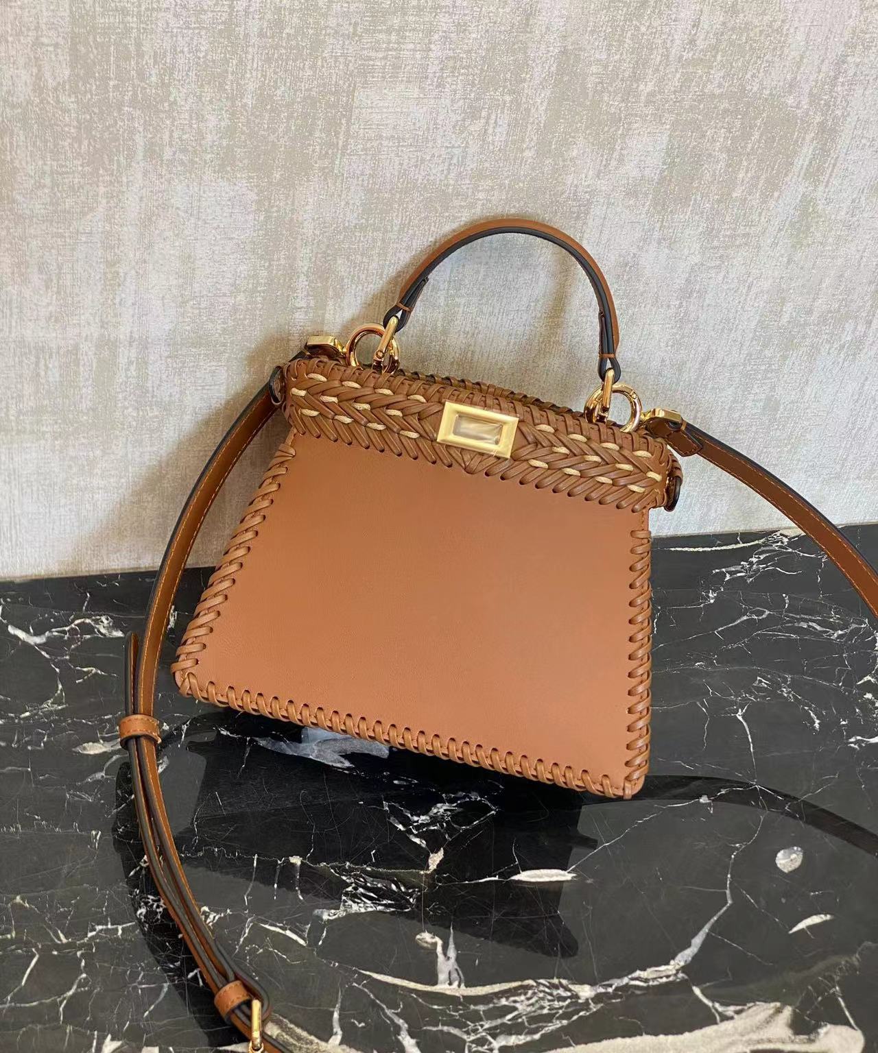 [TOP] FENDI Peekaboo ISeeU Bag 20x11x15.5cm - Brown