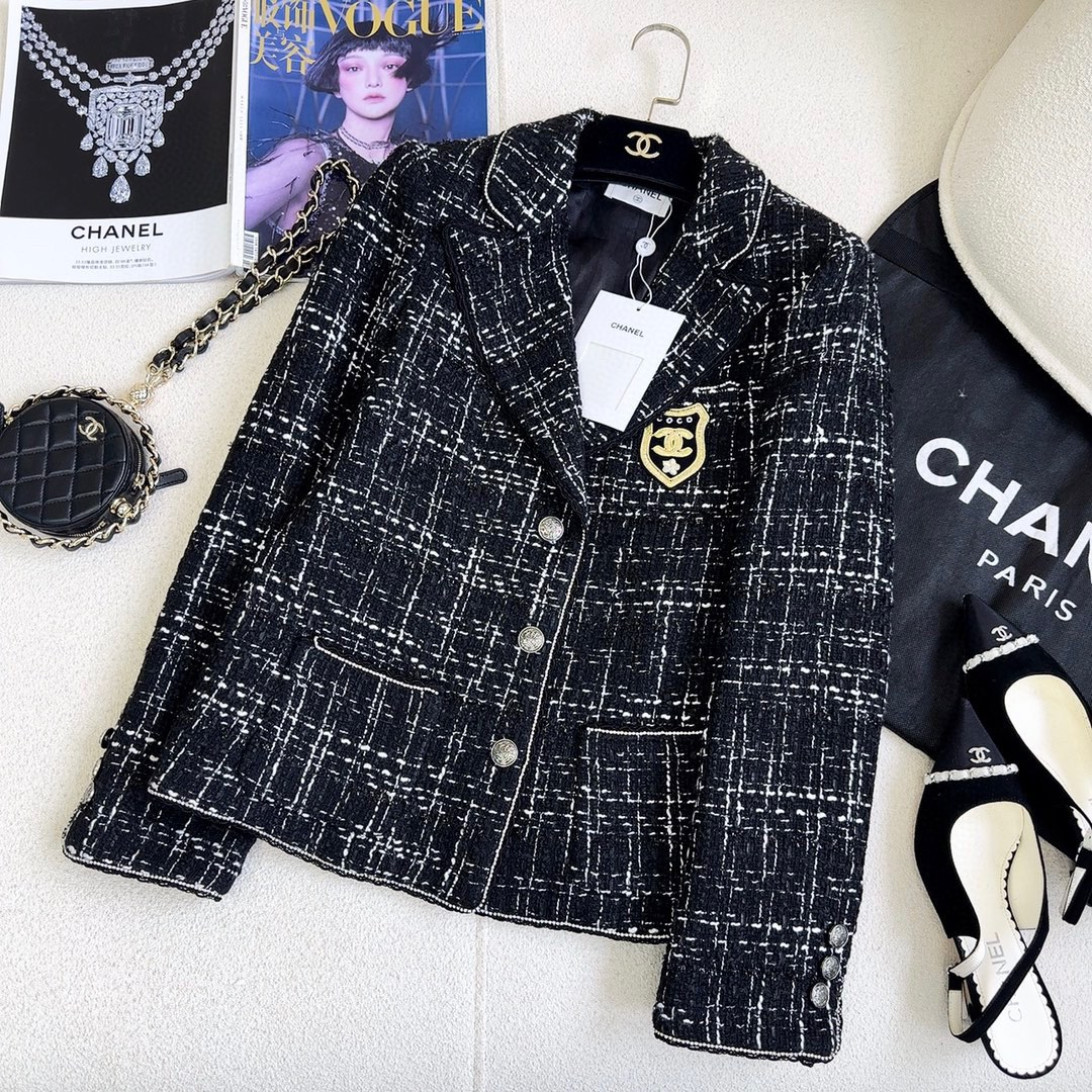 Only One [TOP] CHANEL Badge-embellished Slub Jacket - Black - No refund or exchange