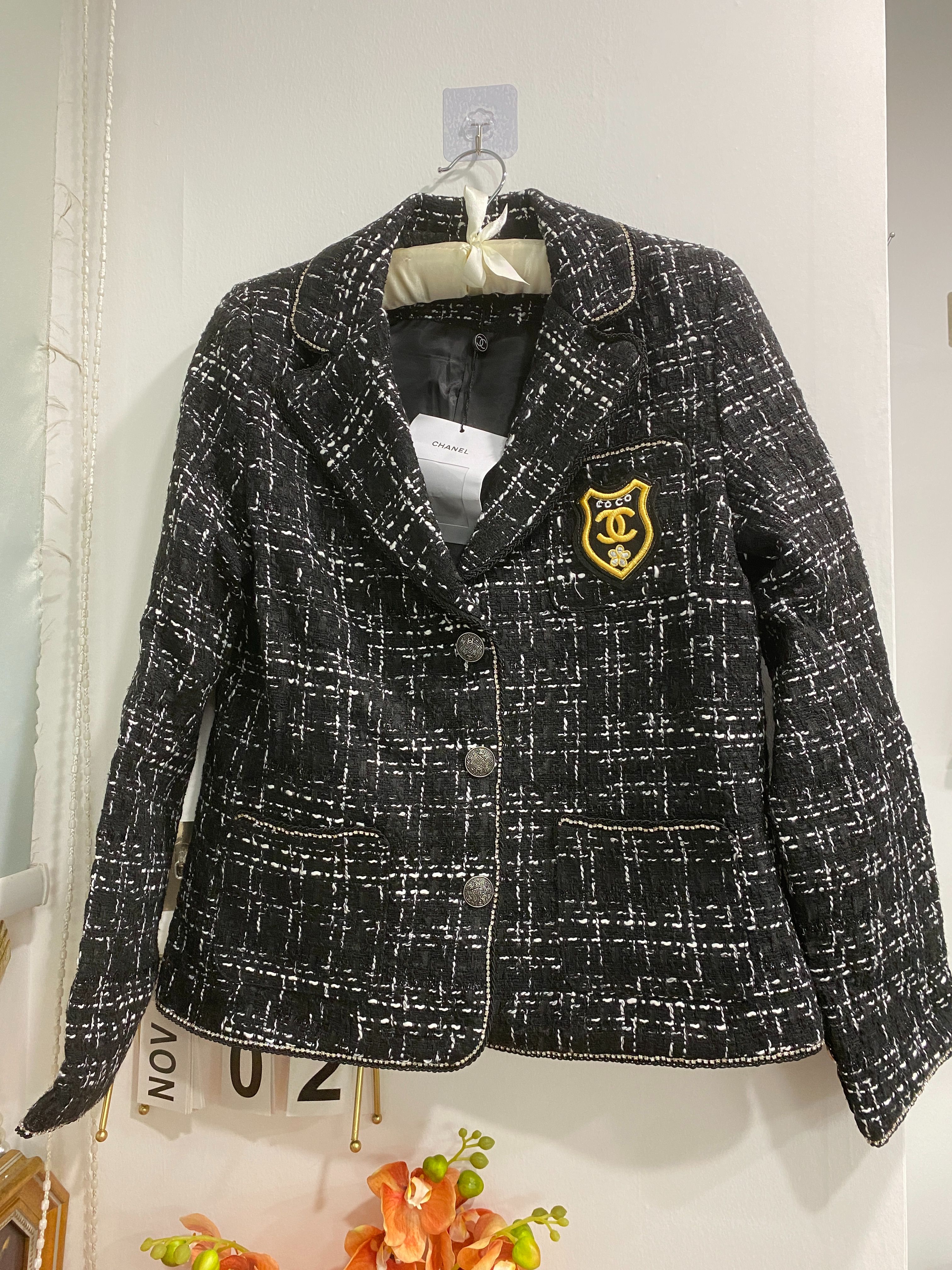 Only One [TOP] CHANEL Badge-embellished Slub Jacket - Black - No refund or exchange