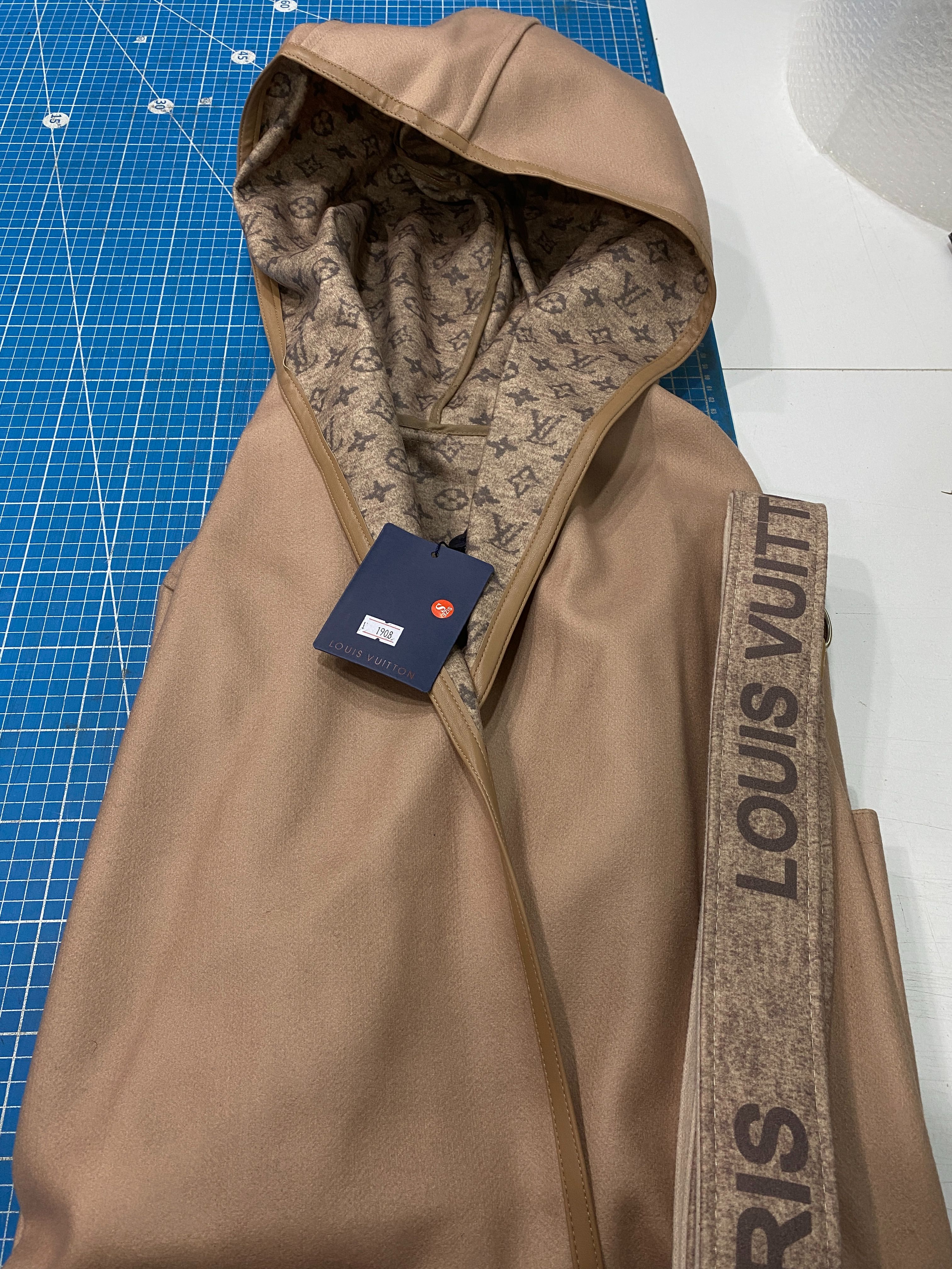 Only One [TOP] Louis Vuitton LV Belted Short Wrap Coat - Beige - No refund or exchange