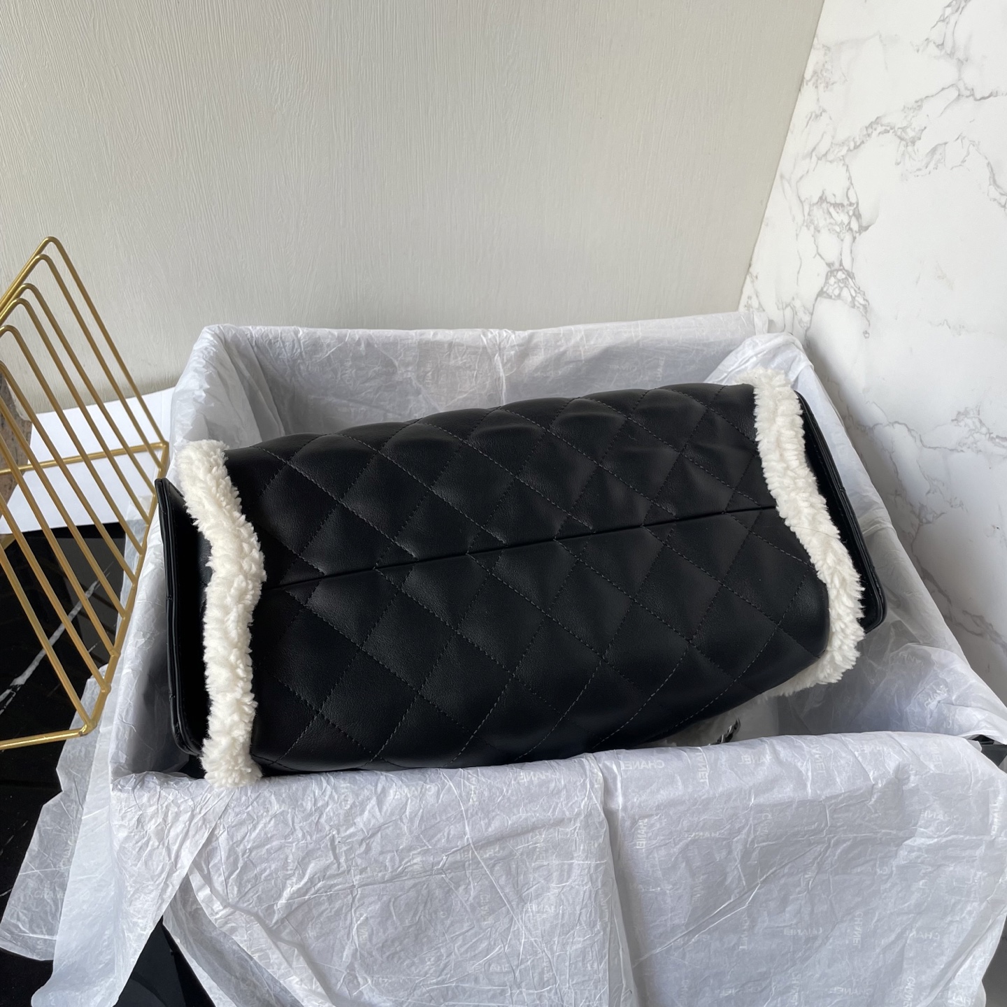 [TOP] CHANEL Hobo Bag Quilted Leather with Shearling Trim 30x26x14cm - Black