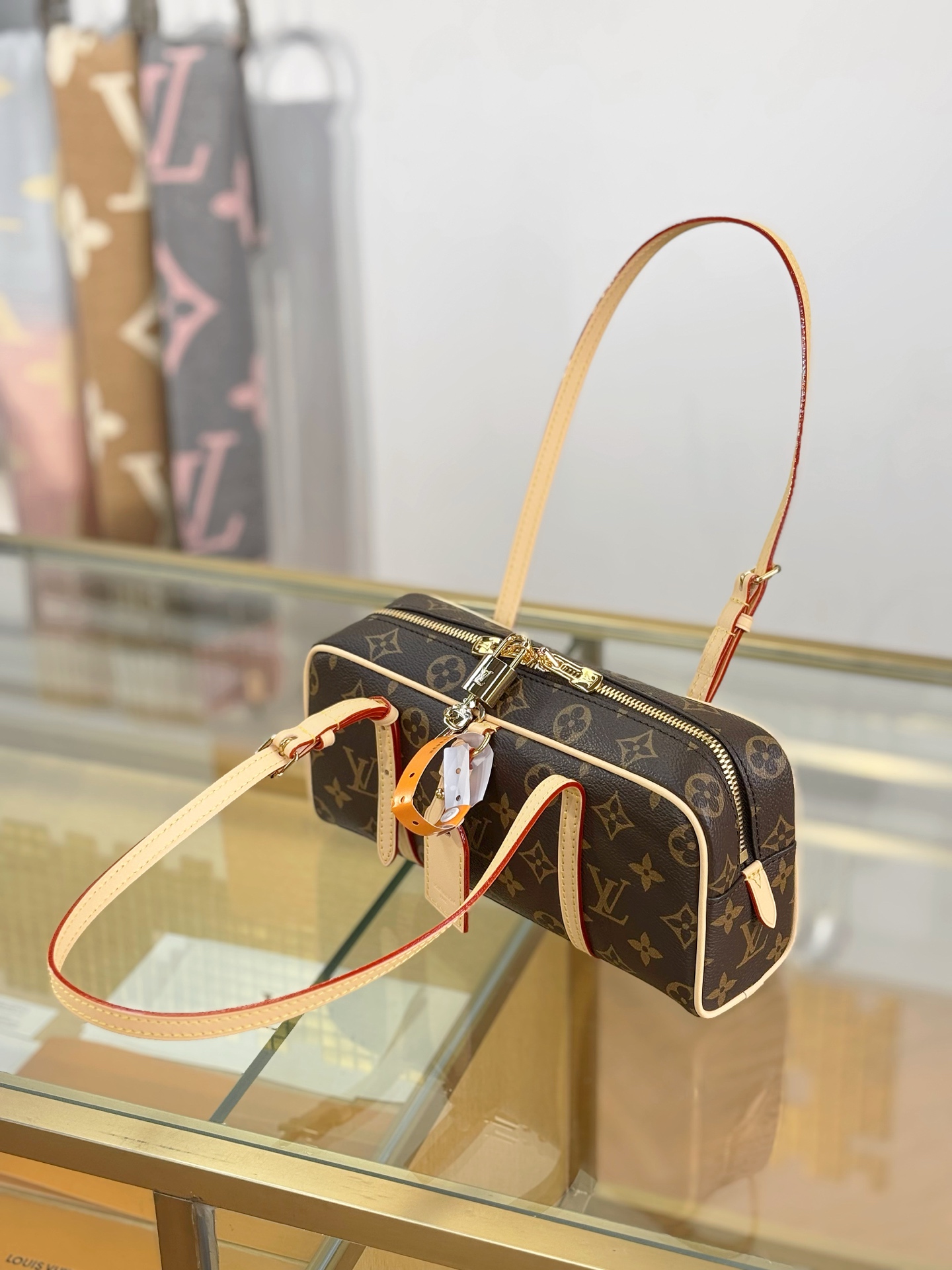 [TOP] Louis Vuitton LV  HANG ON Bag 26x11.5x6.5cm - Brown