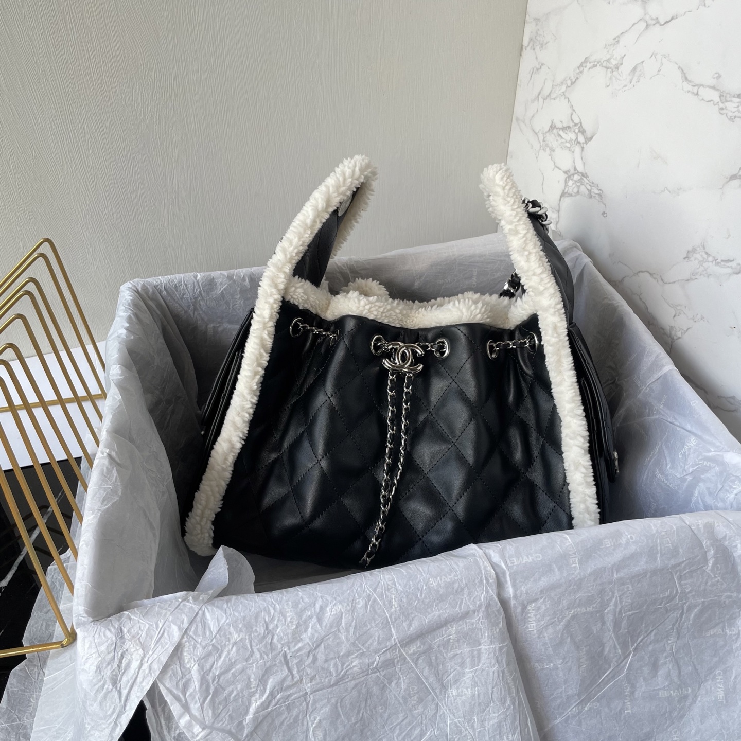 [TOP] CHANEL Hobo Bag Quilted Leather with Shearling Trim 30x26x14cm - Black