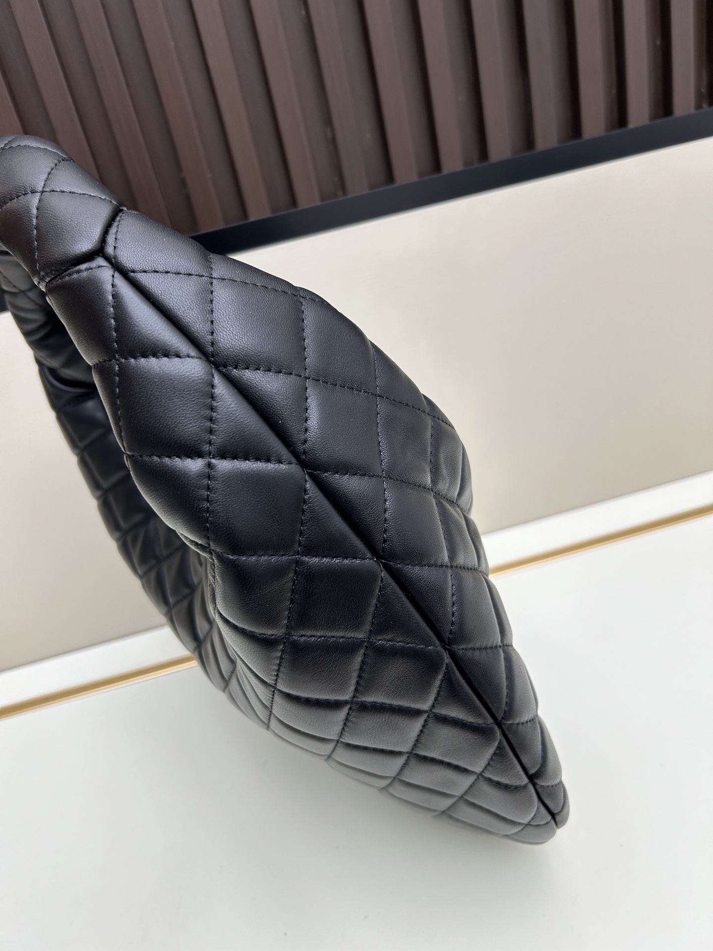 [TOP] Yves Saint Laurent YSL ICARE Baby Nappa Bag 42×30×4cm - Black