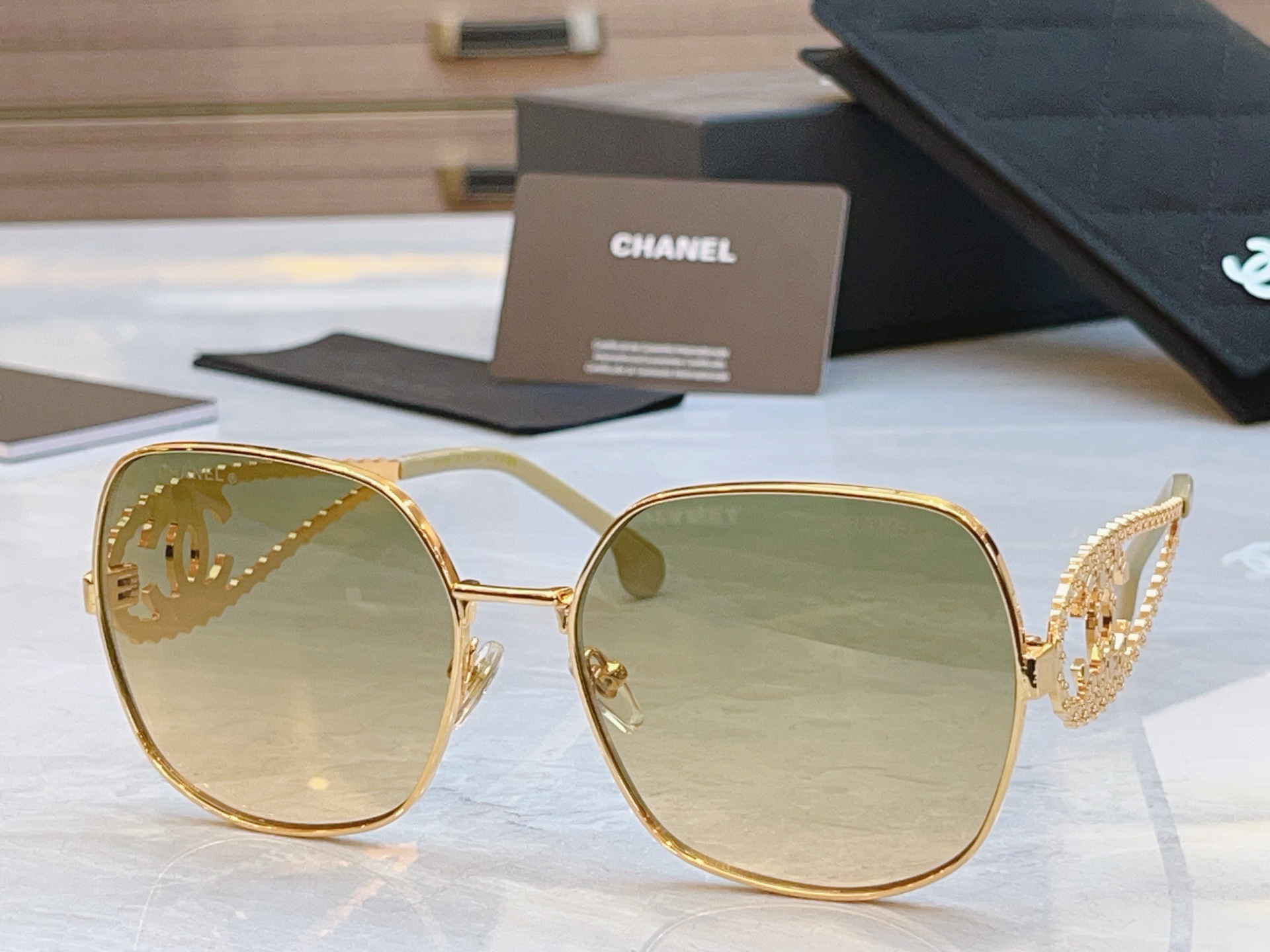 [TOP] CHANEL Sunglasses - 6 Colors