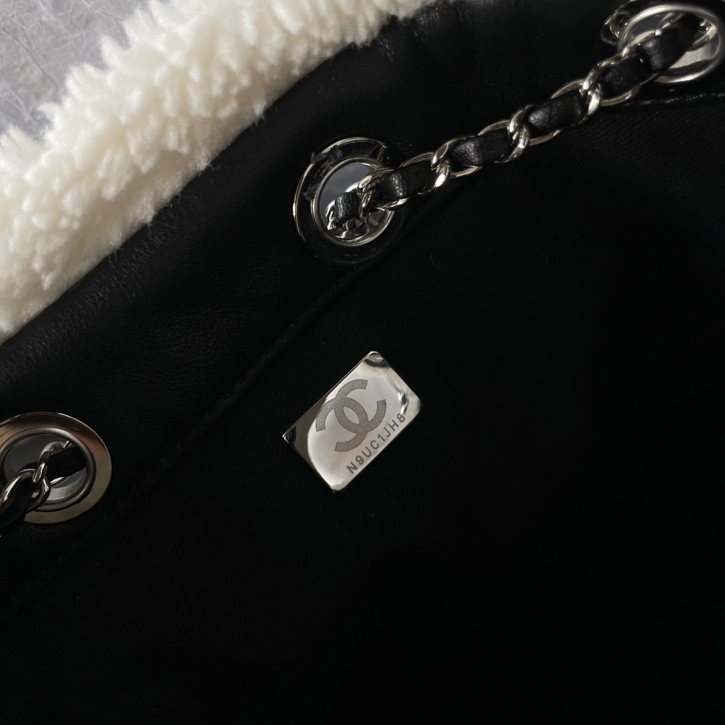 [TOP] CHANEL Hobo Bag Quilted Leather with Shearling Trim 30x26x14cm - Black