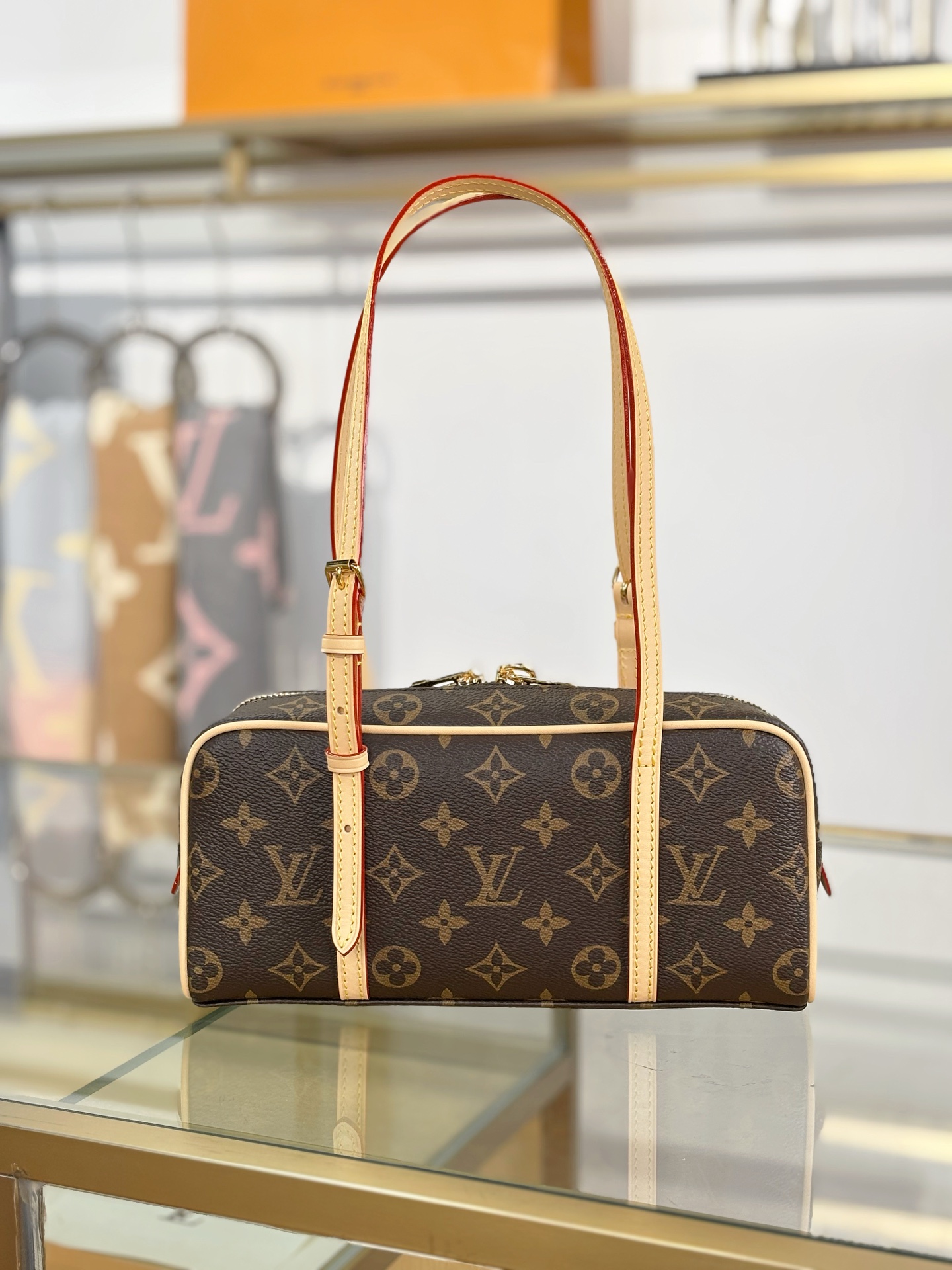 [TOP] Louis Vuitton LV  HANG ON Bag 26x11.5x6.5cm - Brown