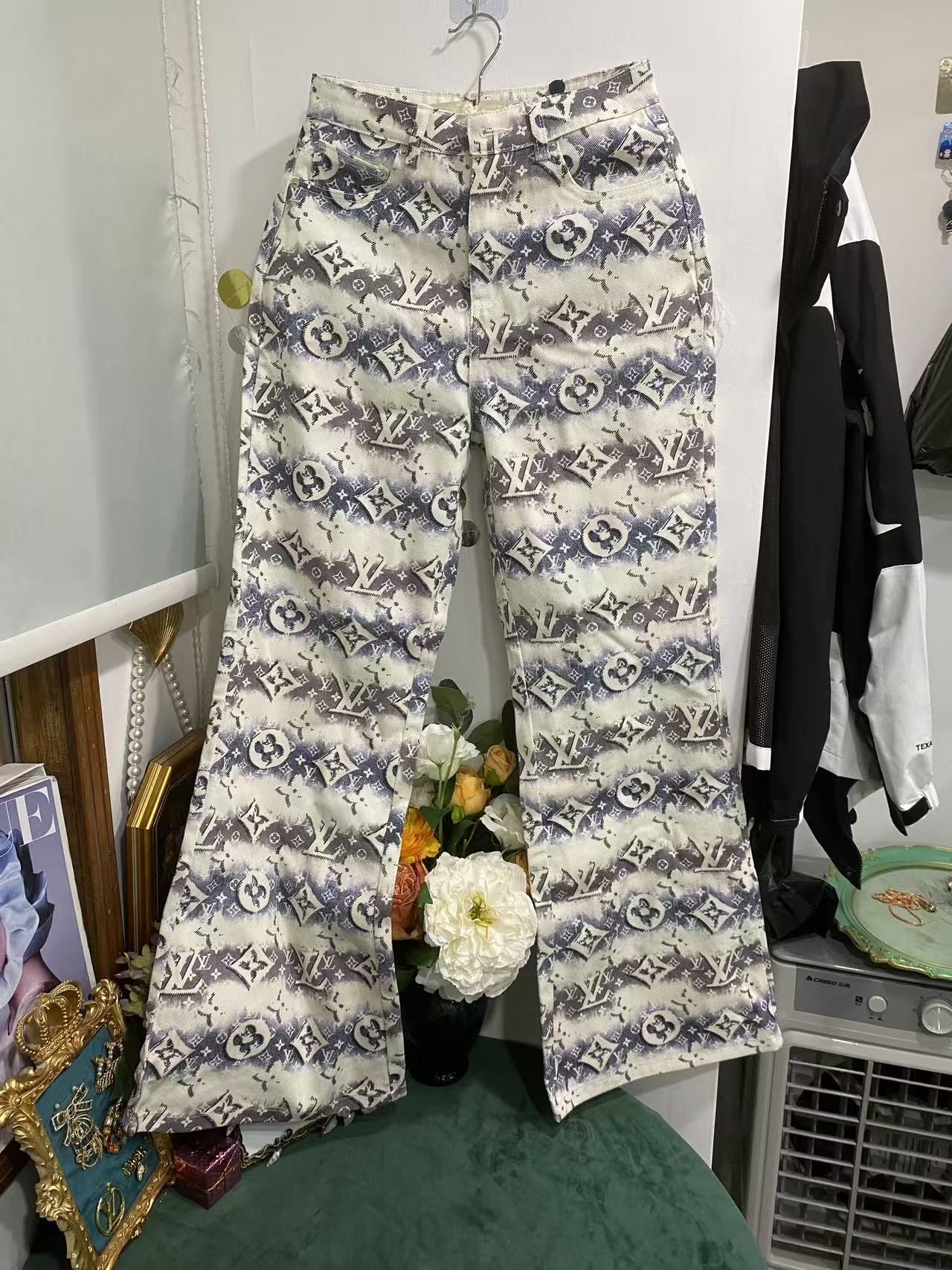 Only One [TOP] Louis Vuitton LV Letter Print Jeans - White - No refund or exchange