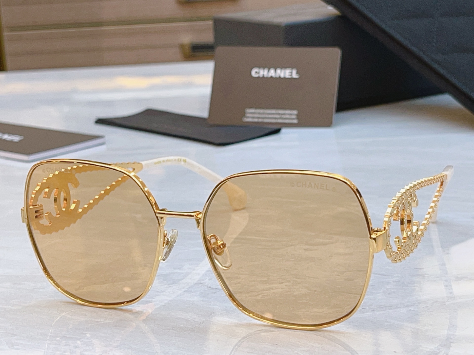 [TOP] CHANEL Sunglasses - 6 Colors