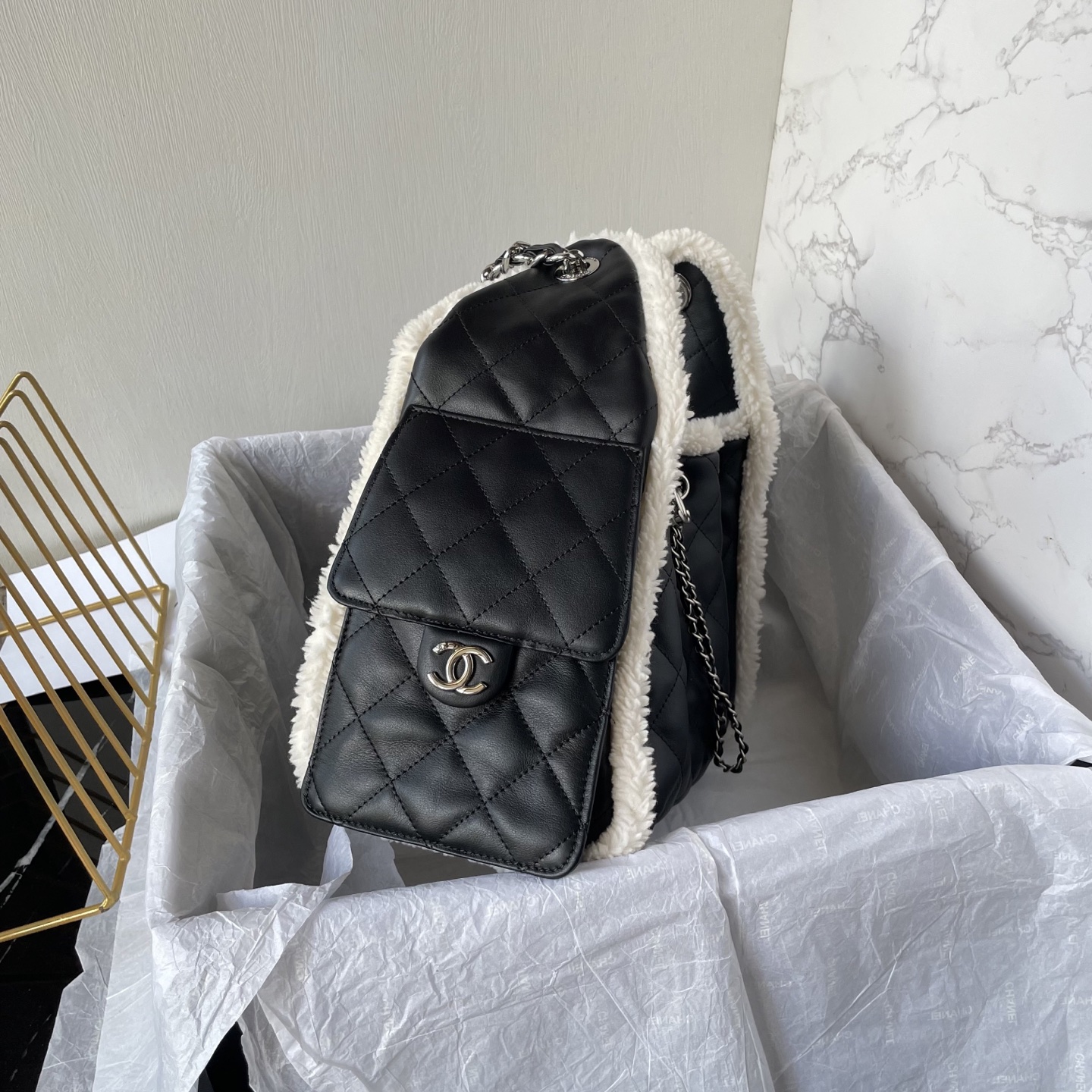 [TOP] CHANEL Hobo Bag Quilted Leather with Shearling Trim 30x26x14cm - Black