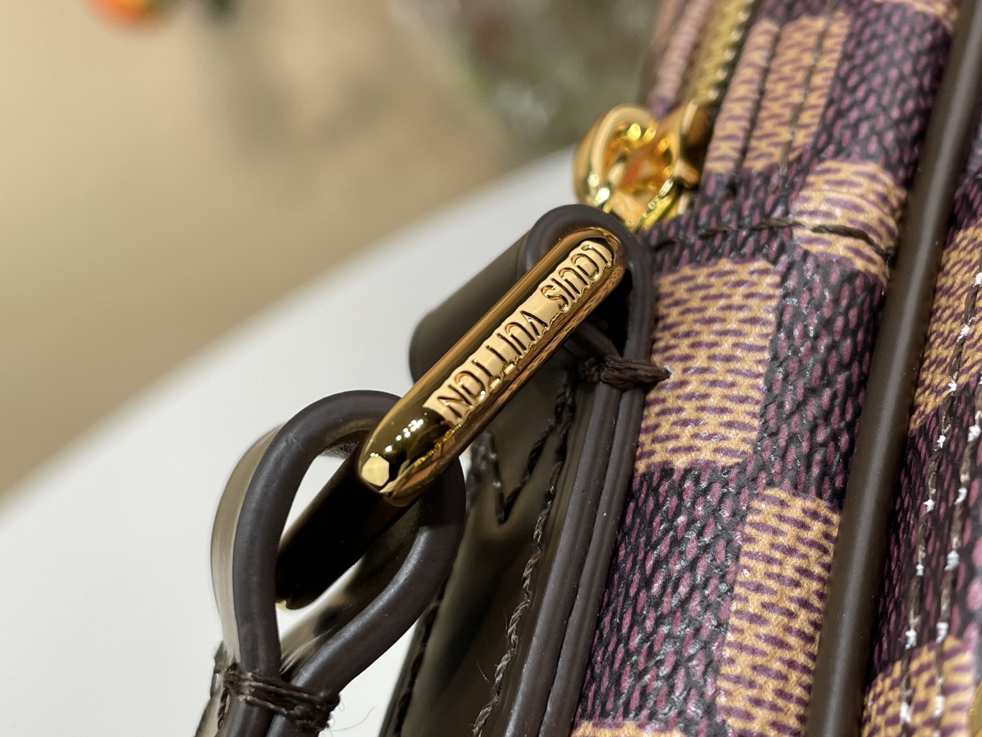 [TOP] Louis Vuitton LV Amazone Crossbody Bag Cowhide 13.5*20*8CM - Brown