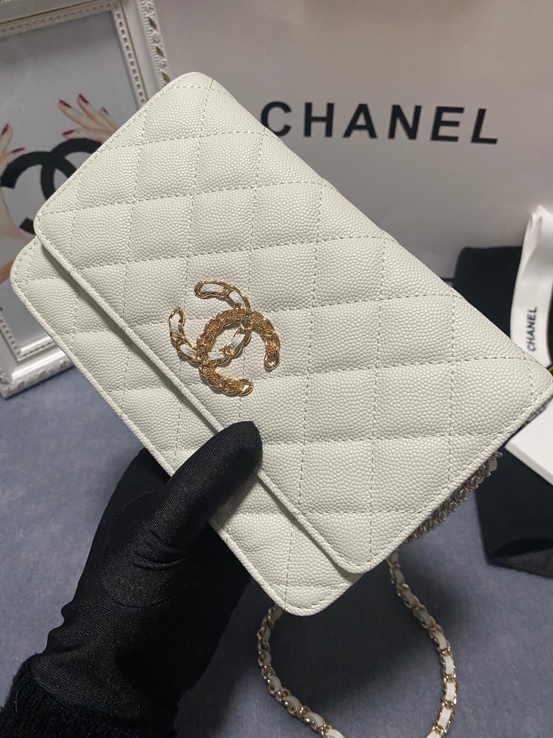 [TOP] CHANEL WOC Cowhide Bag 19cm - White