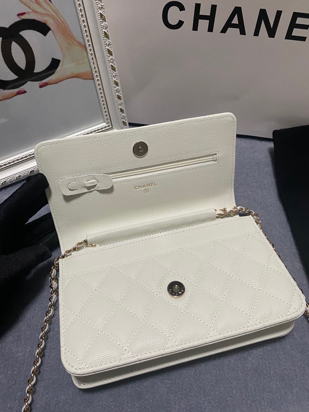 [TOP] CHANEL WOC Cowhide Bag 19cm - White