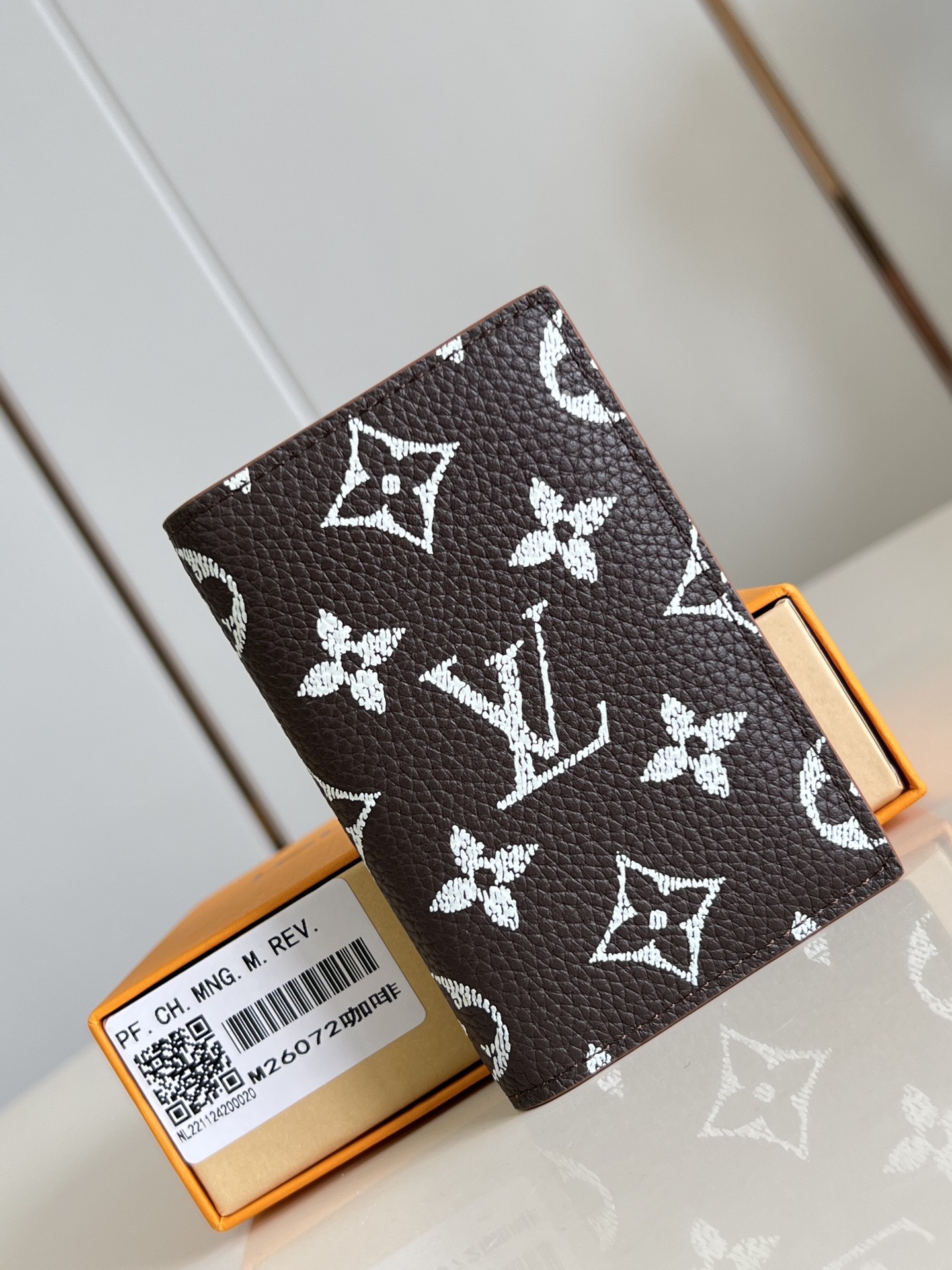 [TOP] Louis Vuitton LV Passport Holder Monogram Shadow 11.1 x 1 x 7.5 cm - 7 Colors