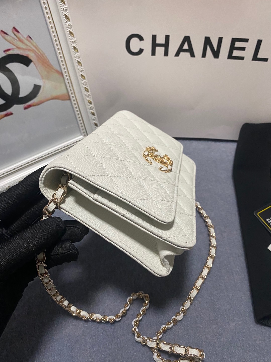 [TOP] CHANEL WOC Cowhide Bag 19cm - White