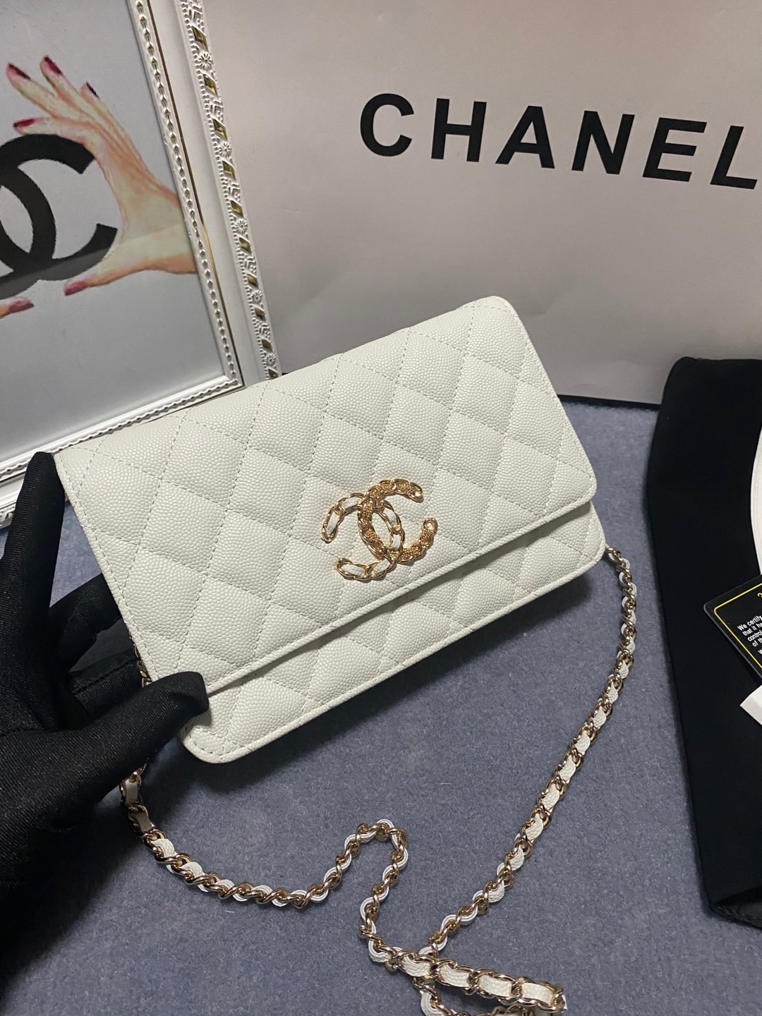 [TOP] CHANEL WOC Cowhide Bag 19cm - White