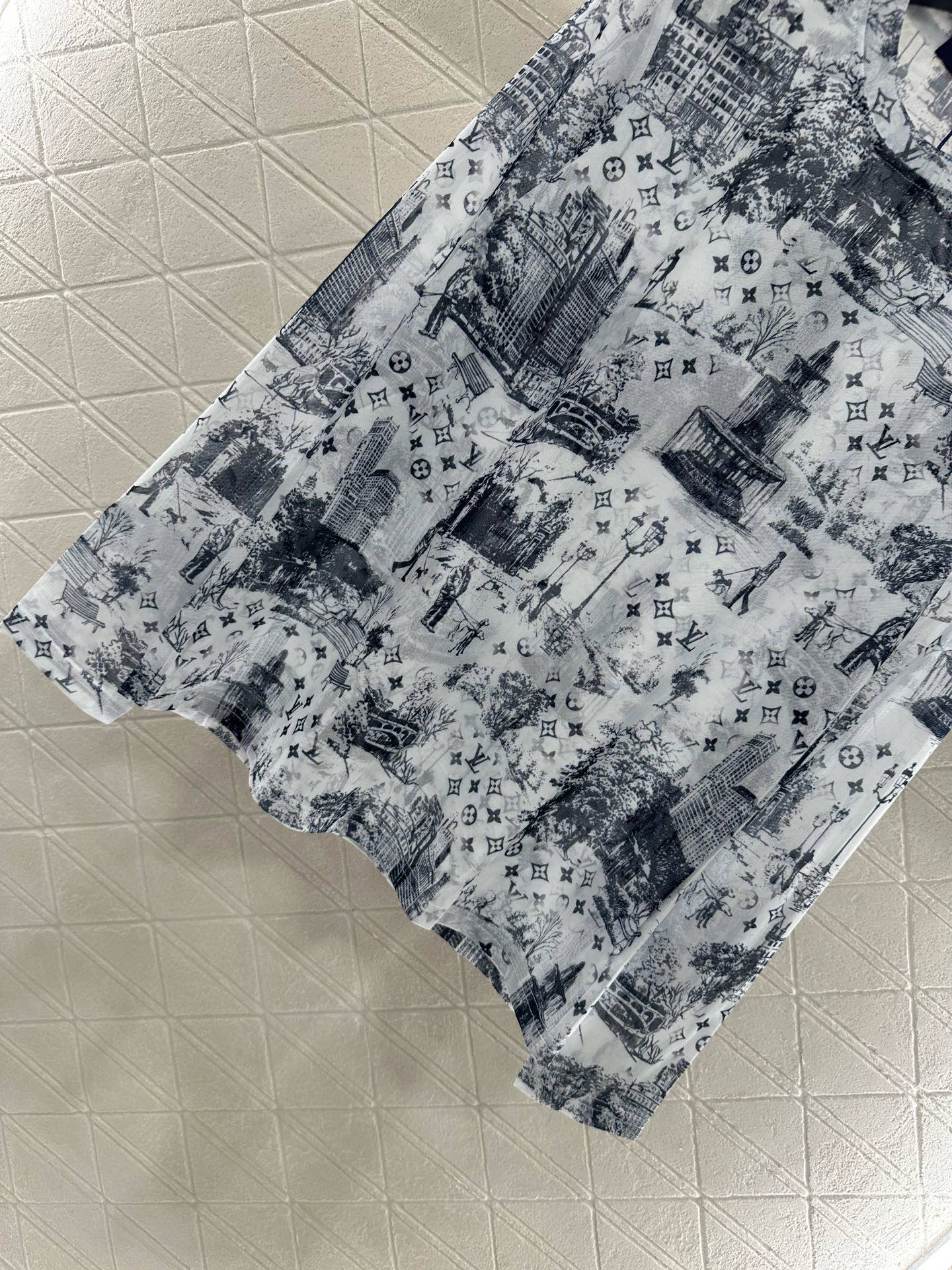 [TOP] Louis Vuitton LV Printed Bottoming Shirt - White