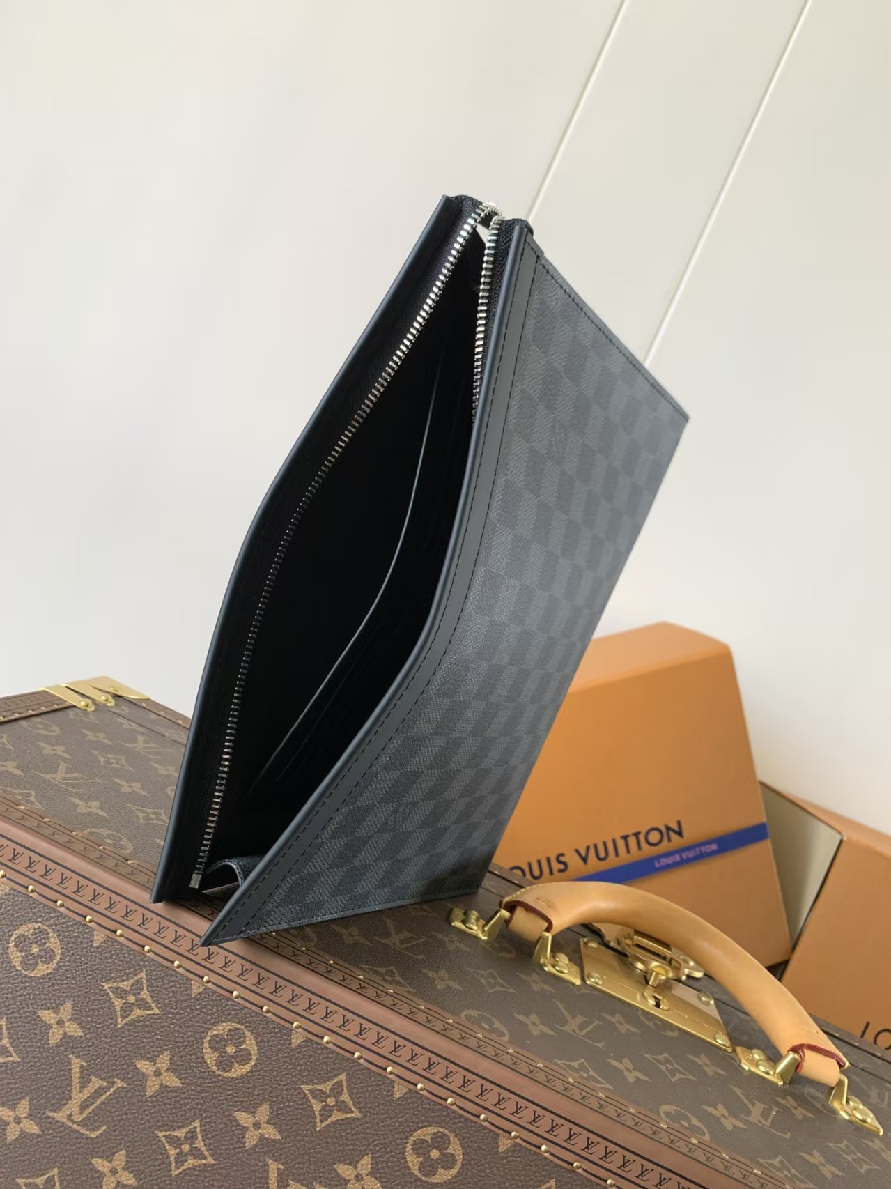 [TOP] Louis Vuitton LV Pochette Voyage Bag  27x21x6cm - Black