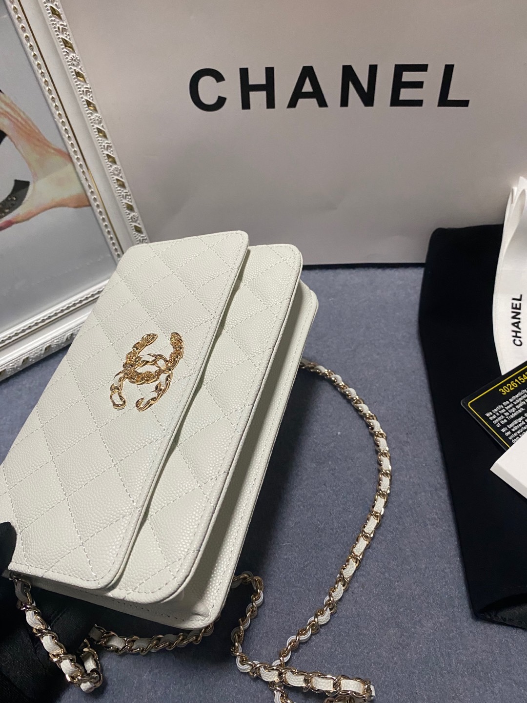 [TOP] CHANEL WOC Cowhide Bag 19cm - White