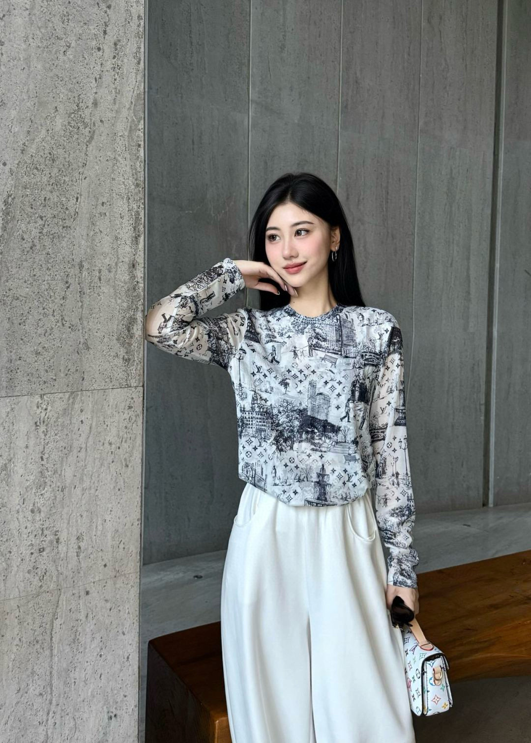 [TOP] Louis Vuitton LV Printed Bottoming Shirt - White