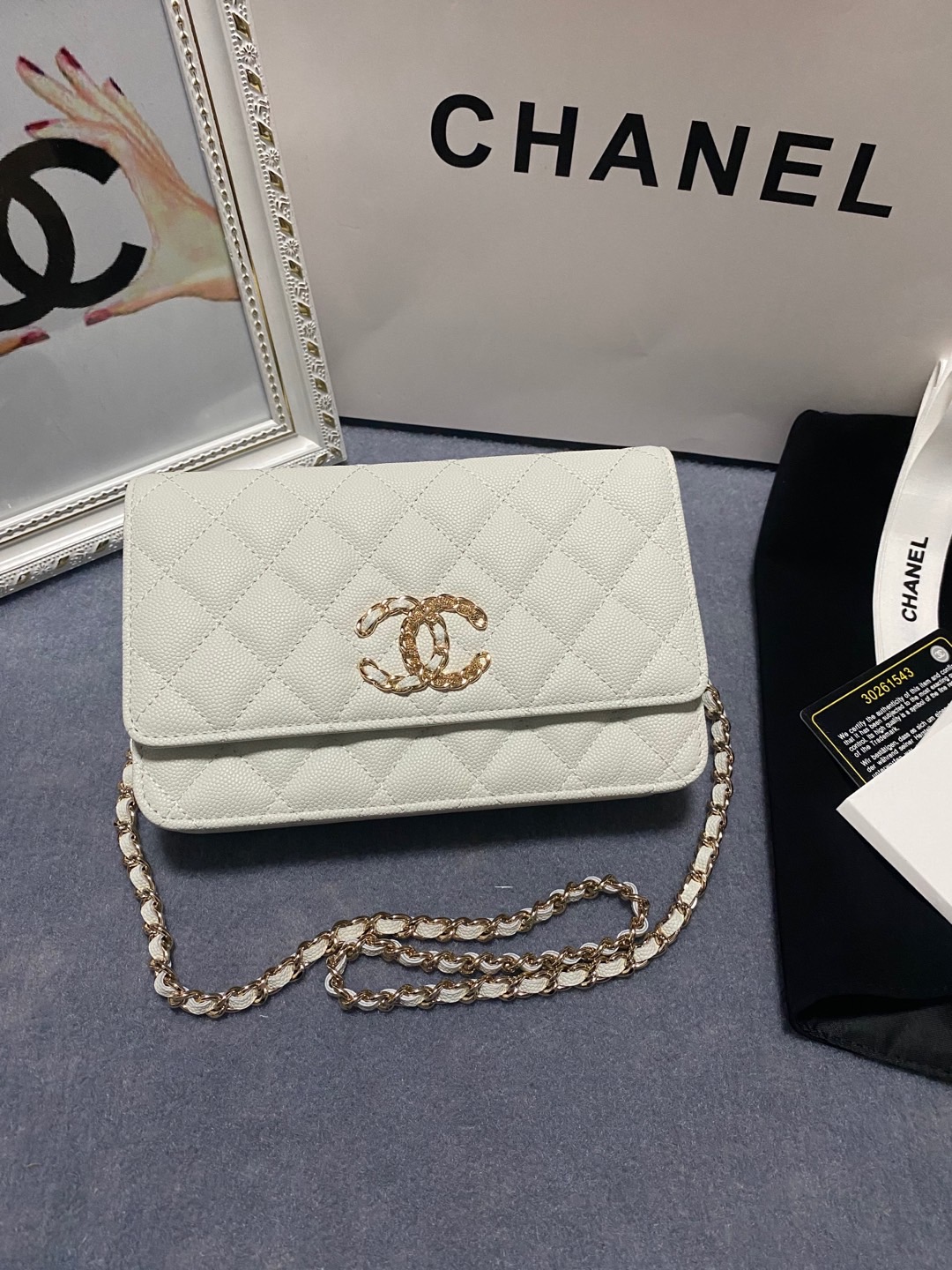 [TOP] CHANEL WOC Cowhide Bag 19cm - White