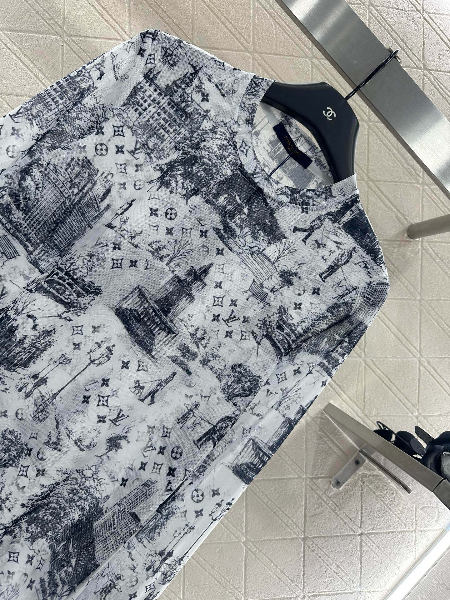 [TOP] Louis Vuitton LV Printed Bottoming Shirt - White