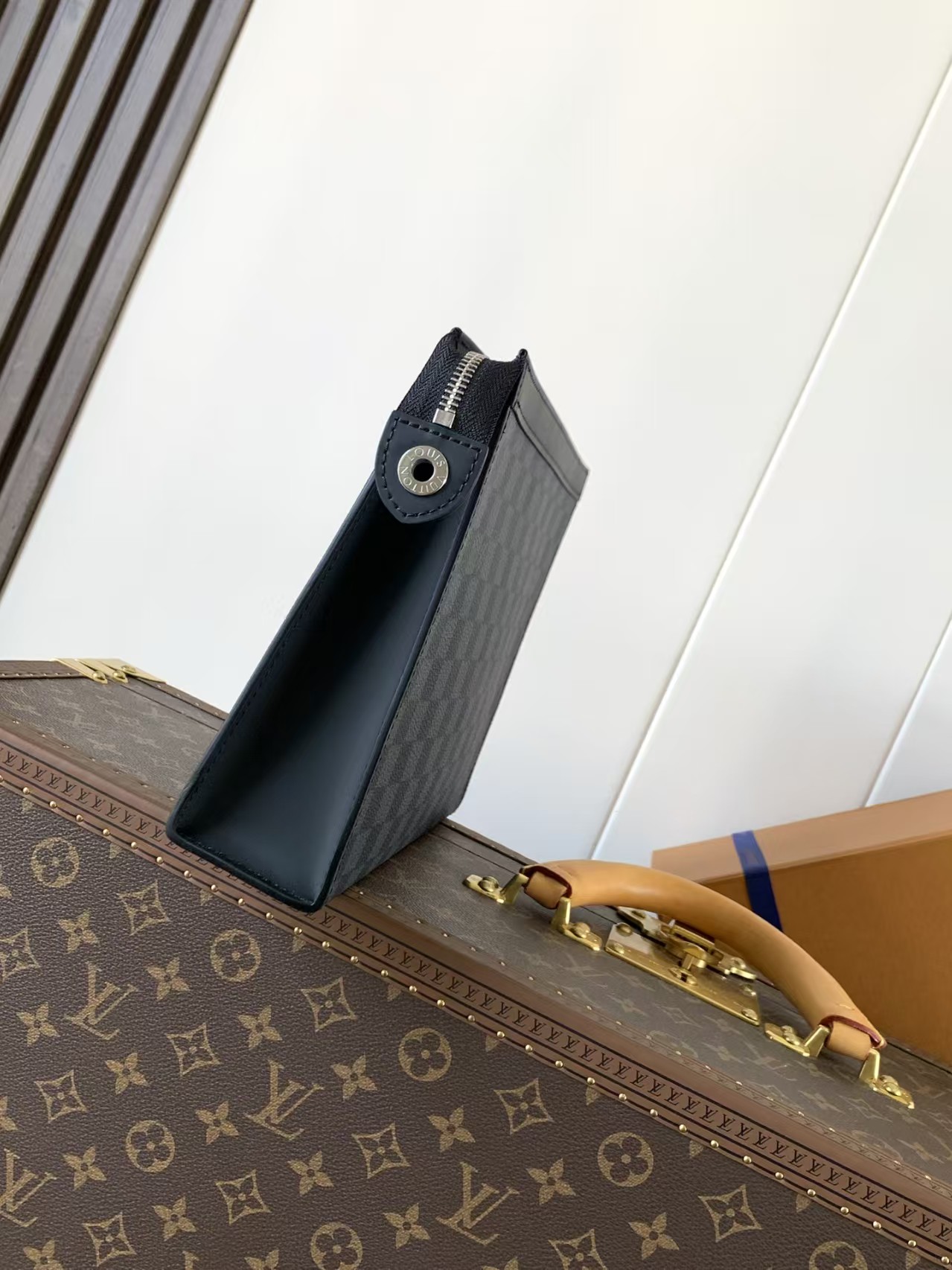 [TOP] Louis Vuitton LV Pochette Voyage Bag  27x21x6cm - Black