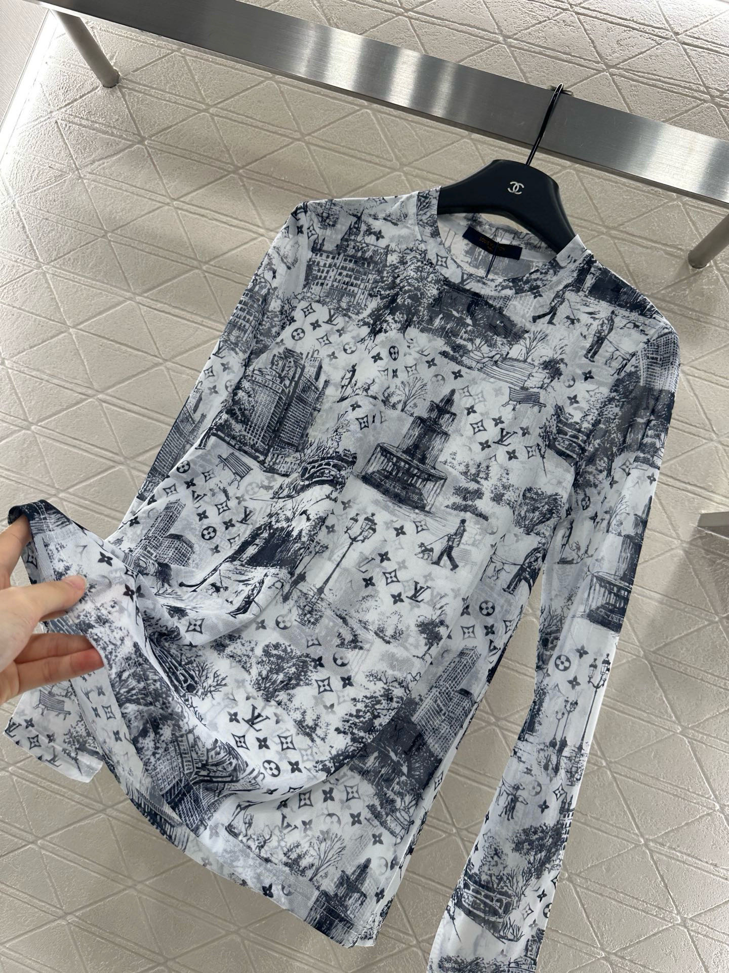 [TOP] Louis Vuitton LV Printed Bottoming Shirt - White