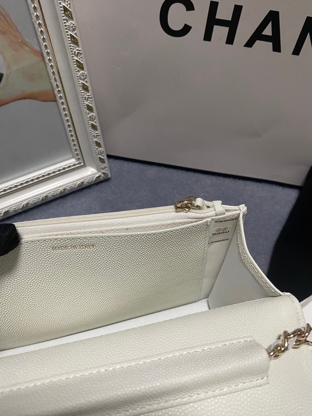 [TOP] CHANEL WOC Cowhide Bag 19cm - White