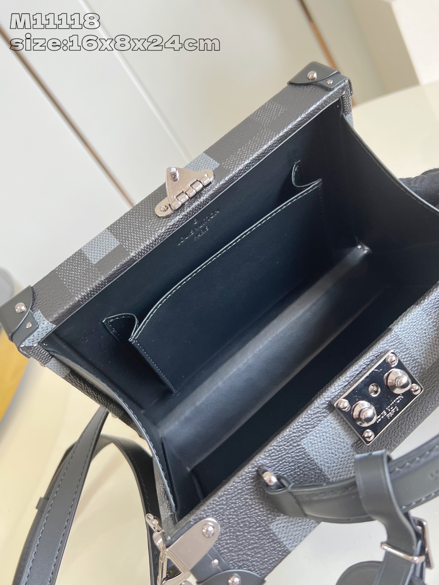 [TOP] Louis Vuitton LV  Handle Trunk Damoflage Black  Bag 16.5 x 8 x 24 cm - Black