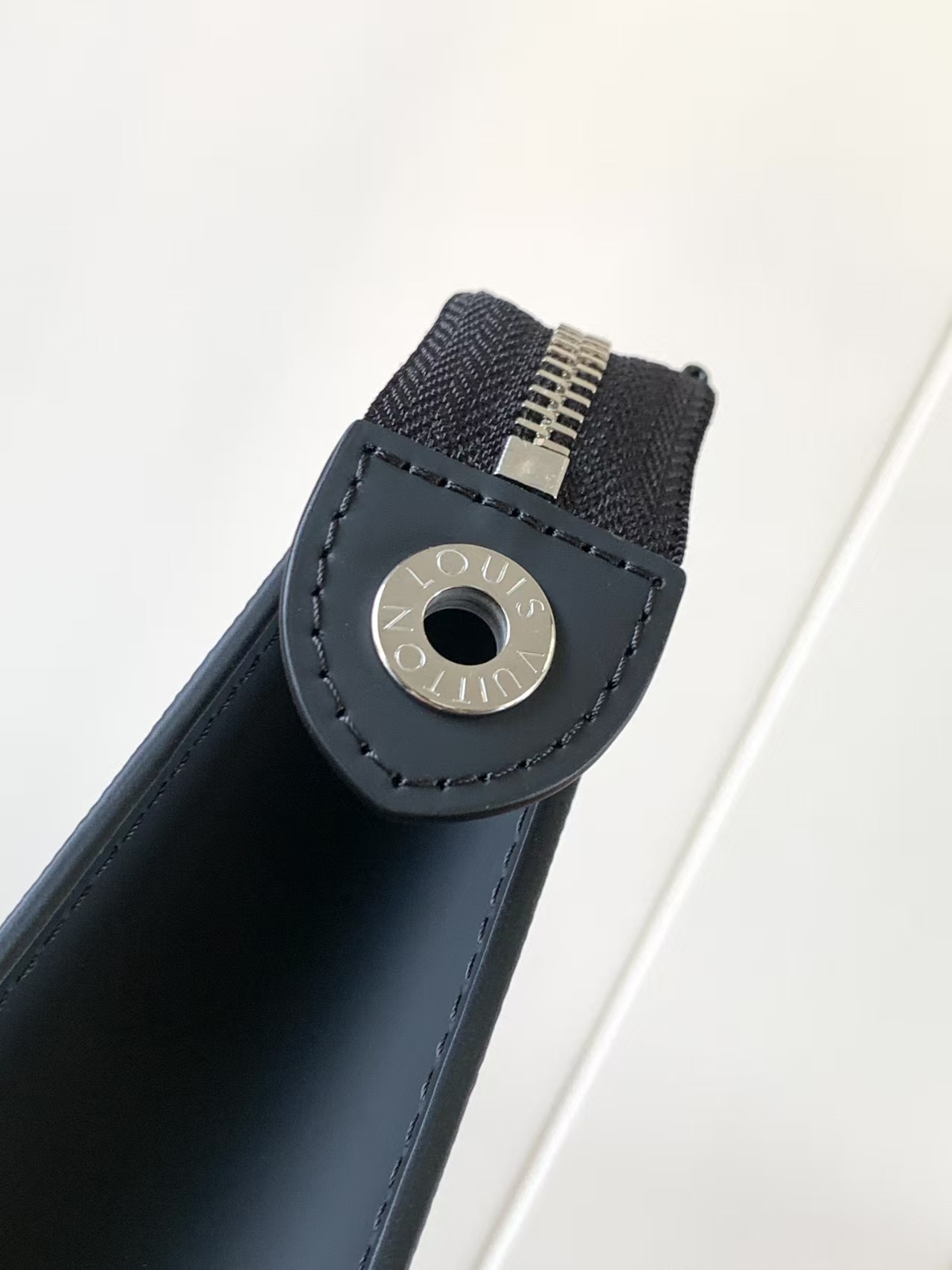 [TOP] Louis Vuitton LV Pochette Voyage Bag  27x21x6cm - Black