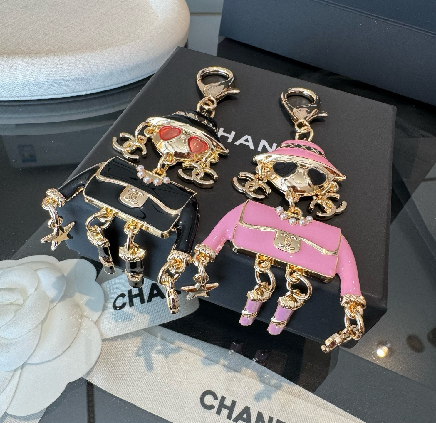 [TOP] CHANEL CC Alien Key Chain - 2 Colors