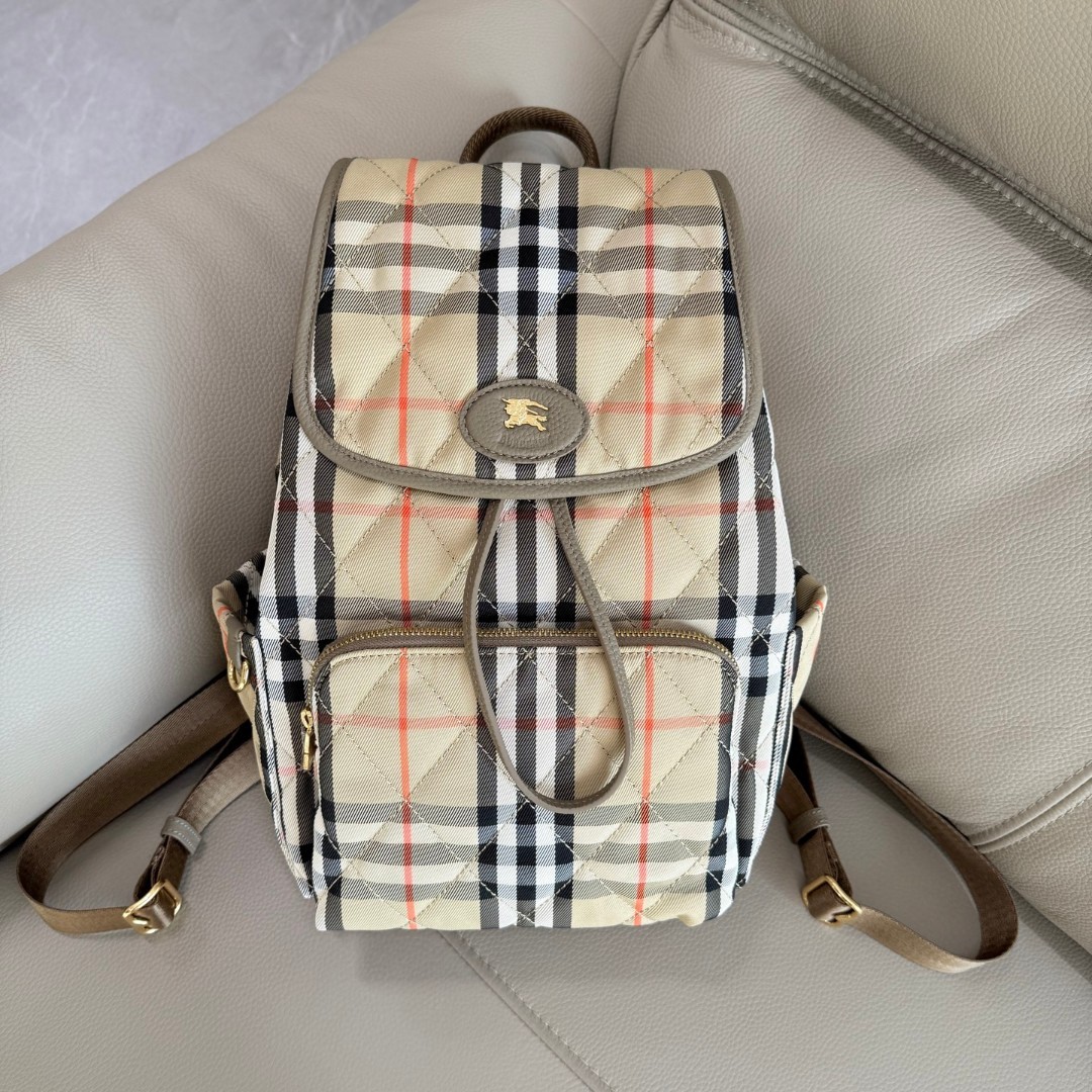 [TOP] BURBERRY Horseshoe  Backpack 21× 13× 34.5cm - 2 Colors