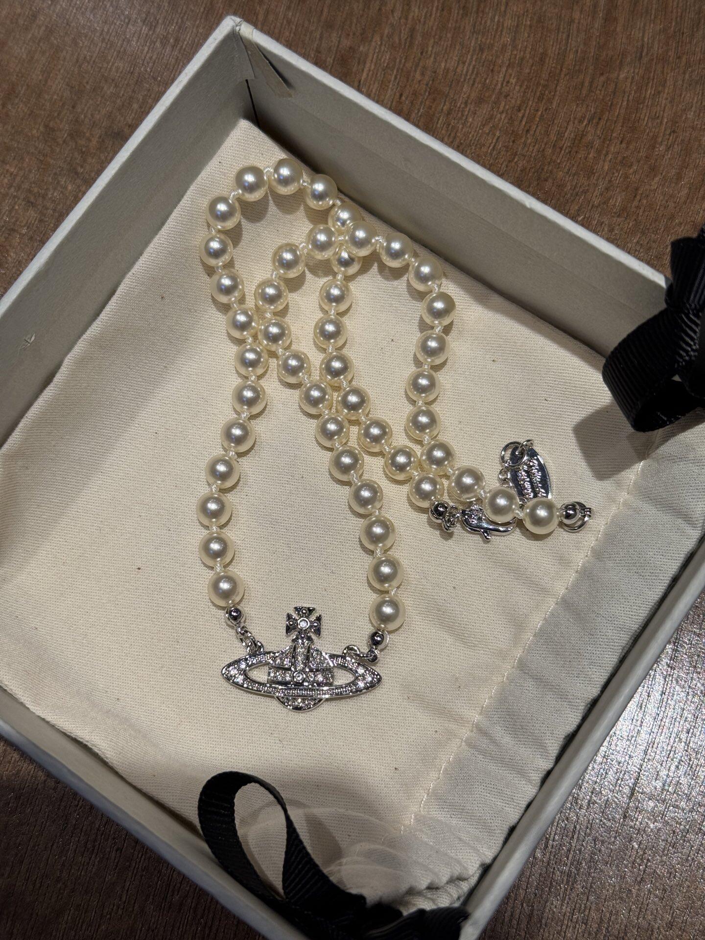 [TOP] Vivienne Westwood Pearl Saturn Necklace - Sliver