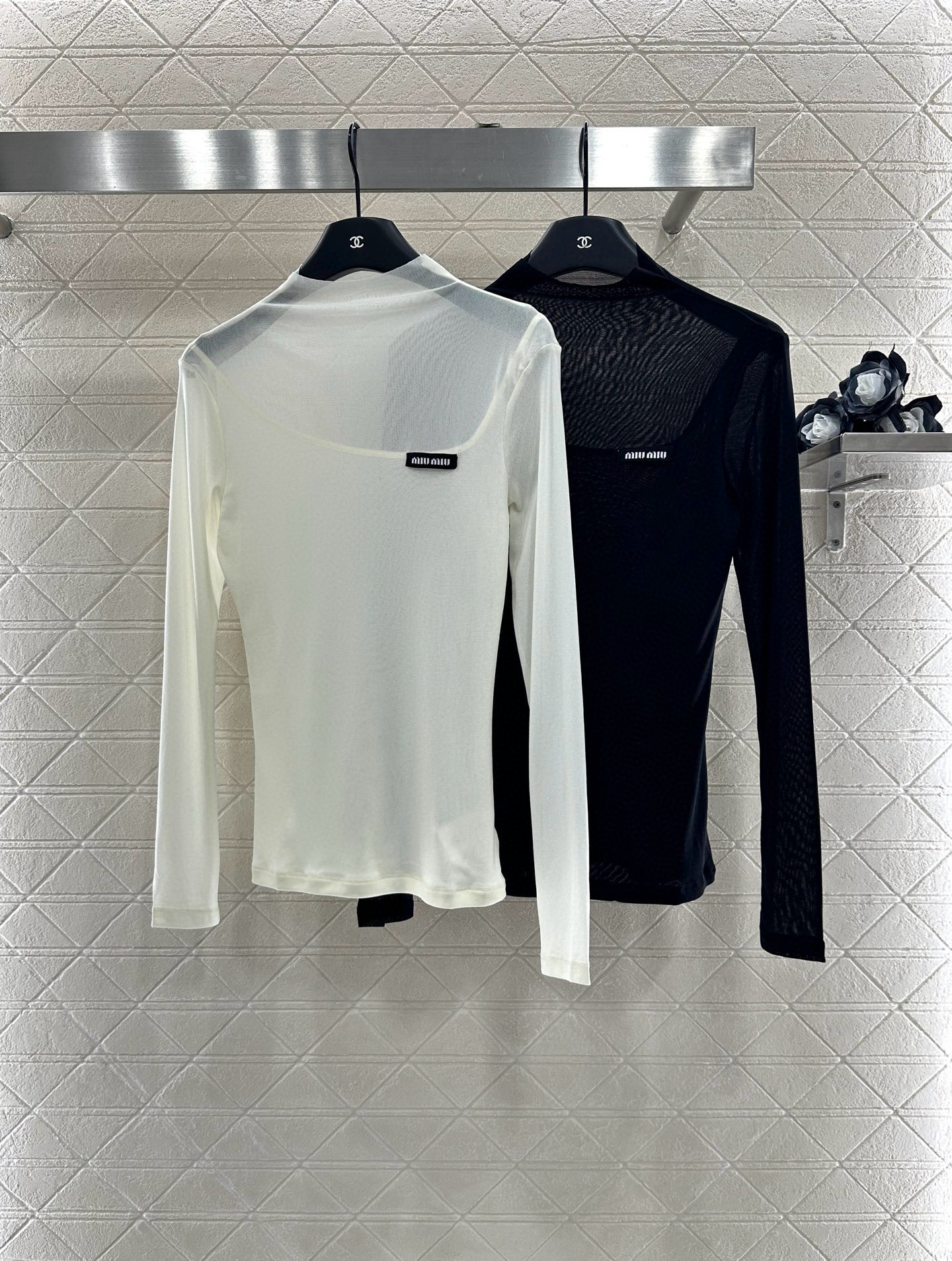 [TOP] Miu Miu Long Sleeve Bottoming Shirt - 2 Color