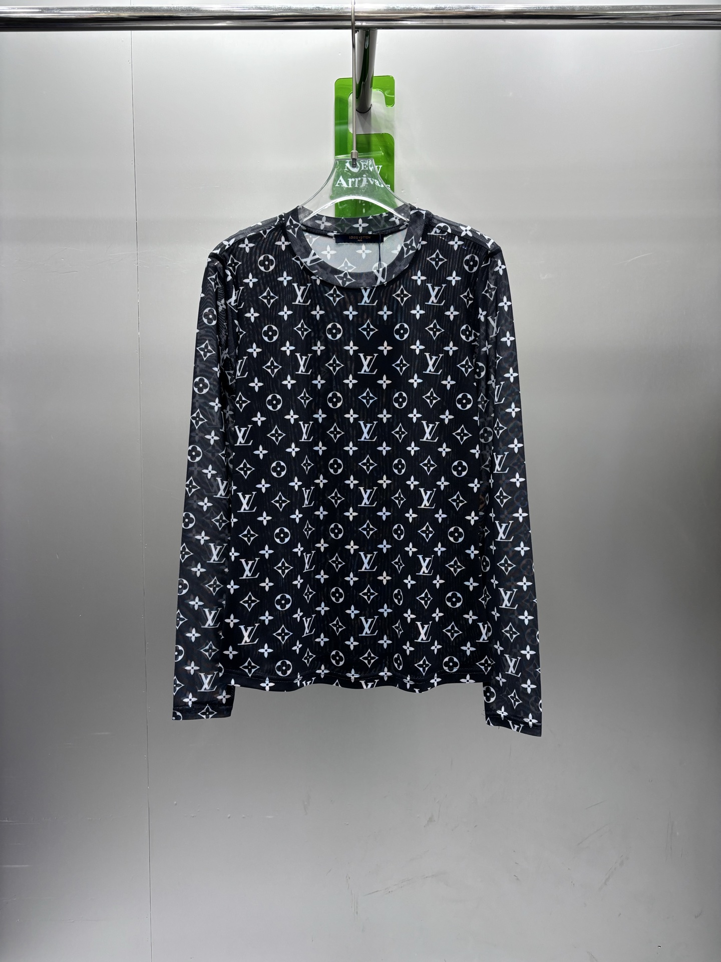 [TOP] Louis Vuitton LV Sleeve Bottoming Shirt - 2 Color