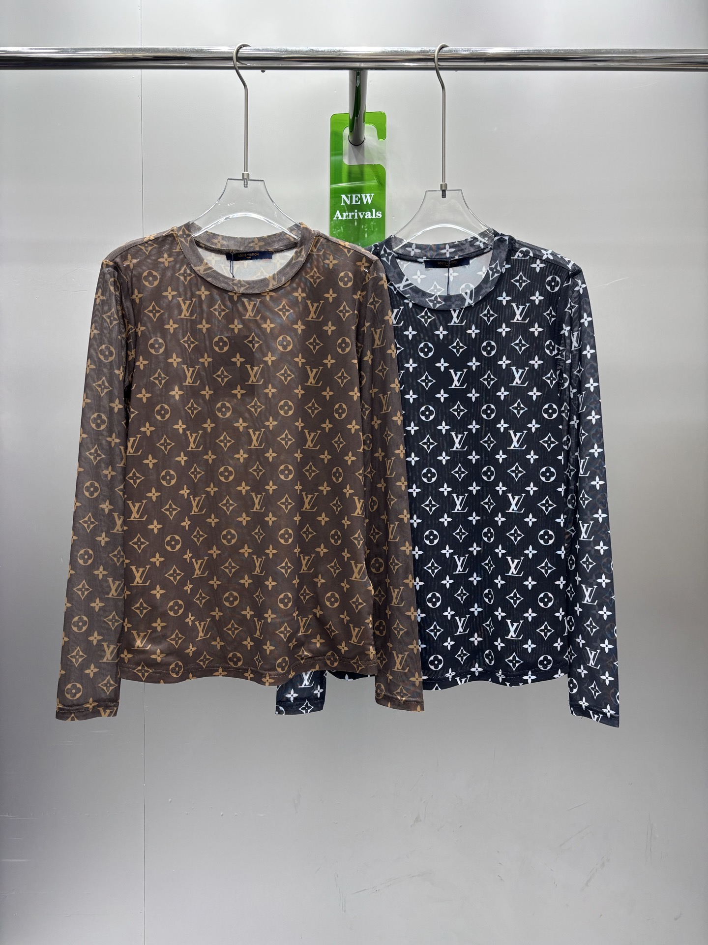 [TOP] Louis Vuitton LV Sleeve Bottoming Shirt - 2 Color