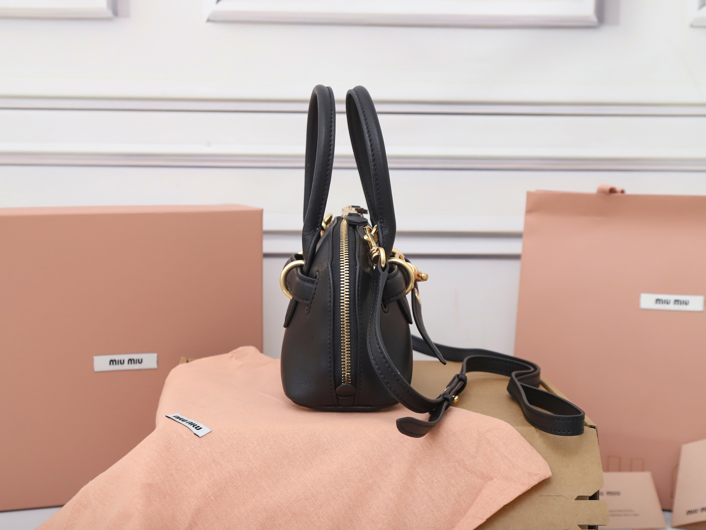 [TOP] Miu Miu Leather Handbag 21x13.5x8cm - Black