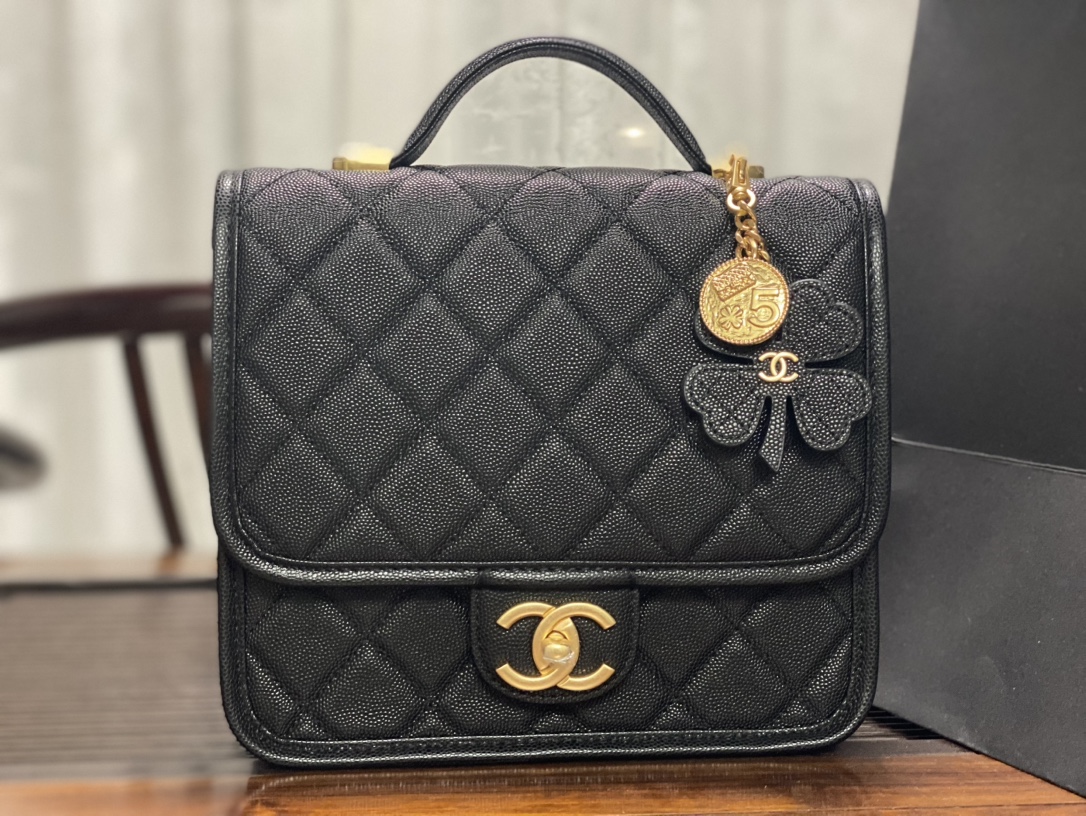 [TOP] CHANEL Backpack Calfskin 19.5x22x7cm - Black&GHW
