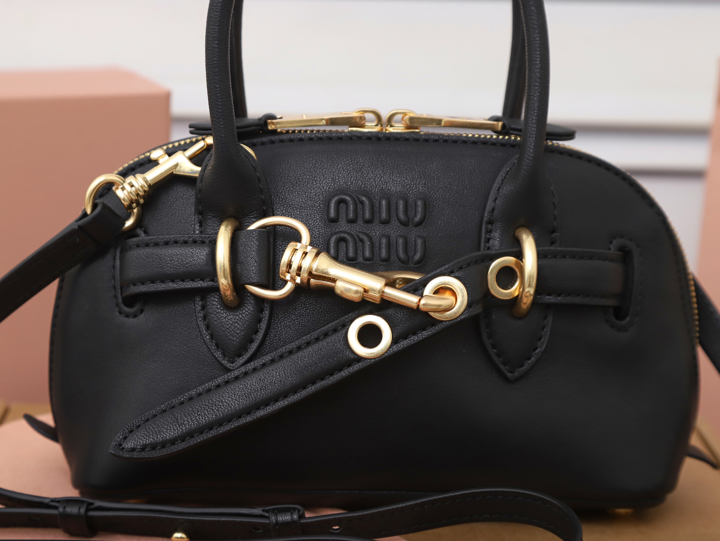 [TOP] Miu Miu Leather Handbag 21x13.5x8cm - Black