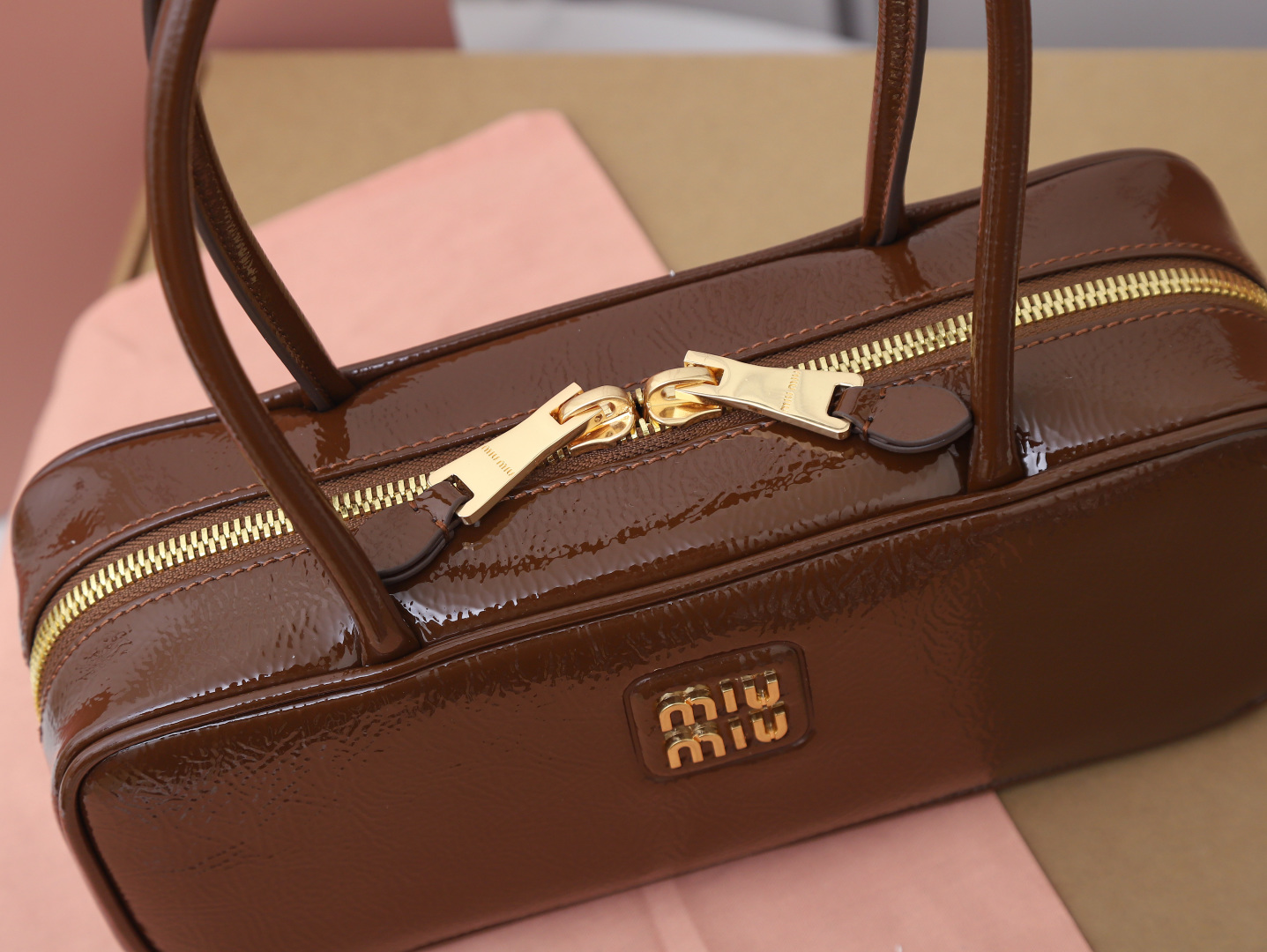[TOP] Miu Miu Bag Wax Leather with Ice Crack Texture 28X12X9cm - Brown