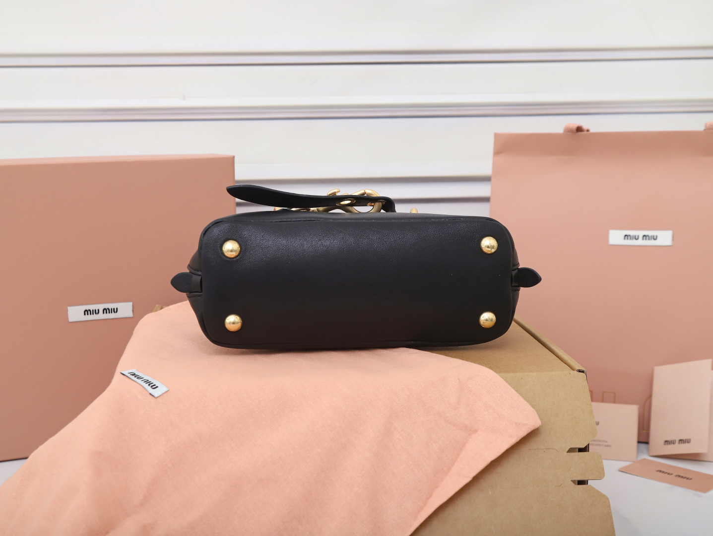 [TOP] Miu Miu Leather Handbag 21x13.5x8cm - Black