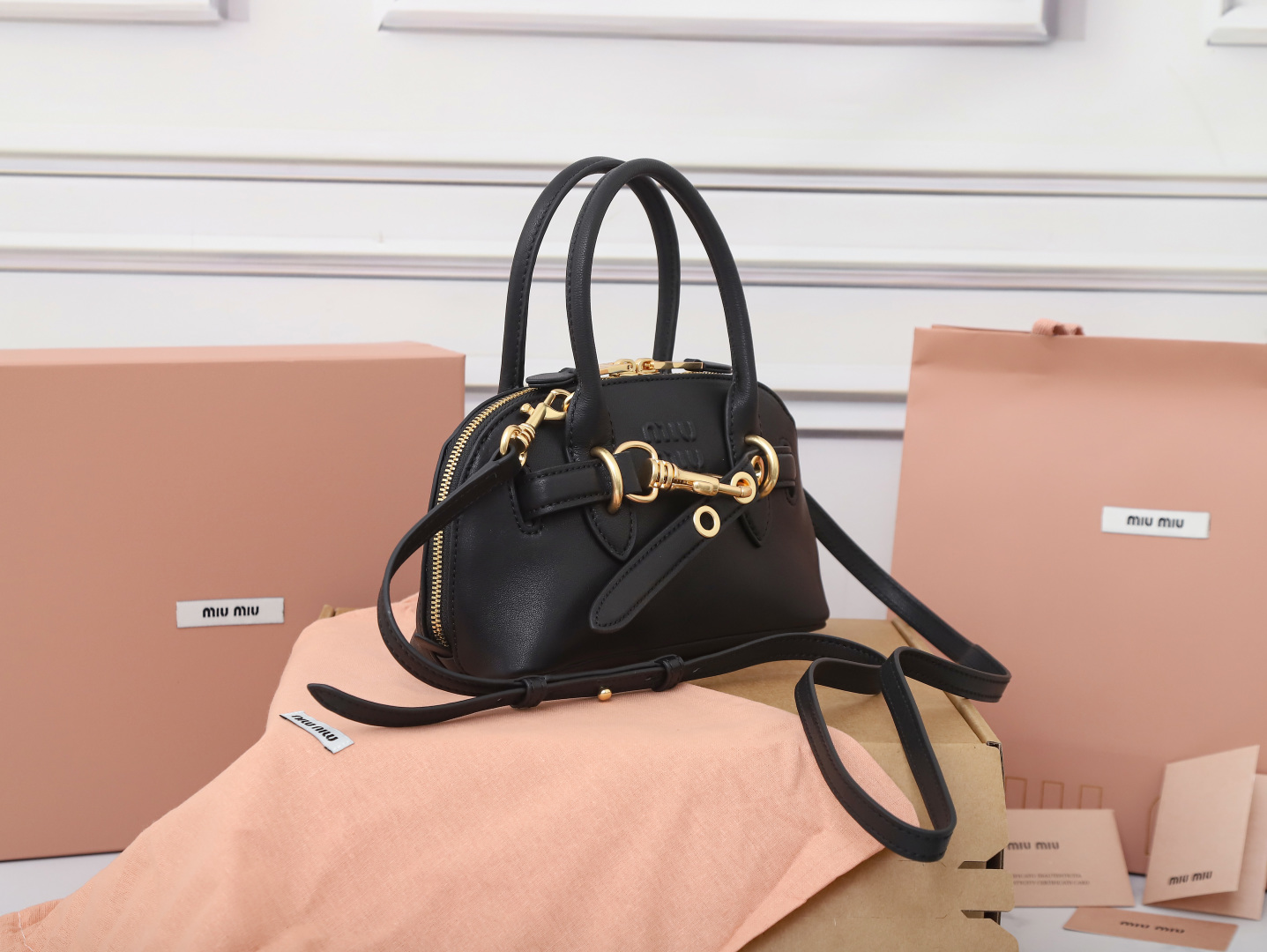 [TOP] Miu Miu Leather Handbag 21x13.5x8cm - Black